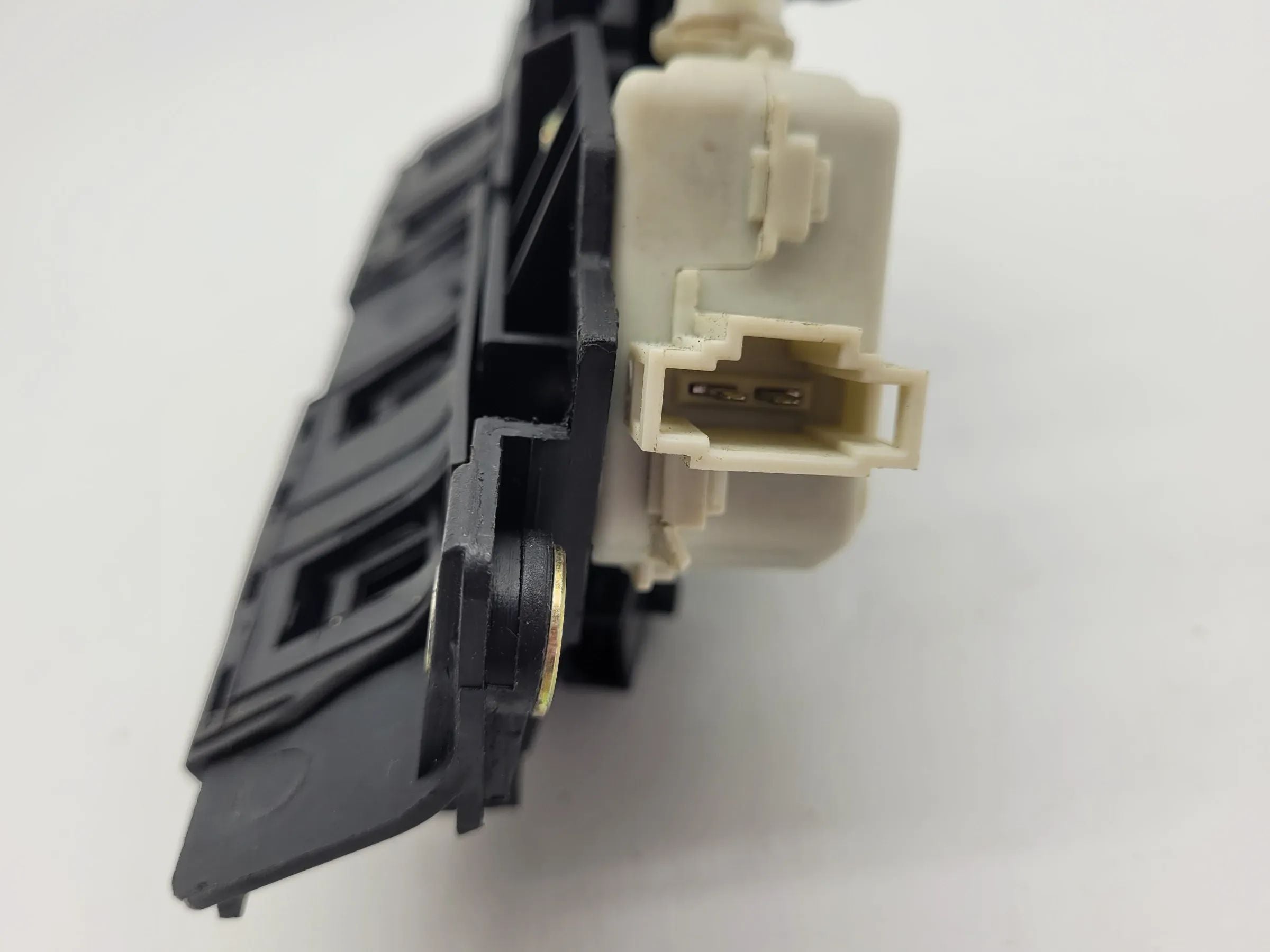 Original Audi A6 (4B2/4B4) Heckklappenschloß 4B0827565 H/J