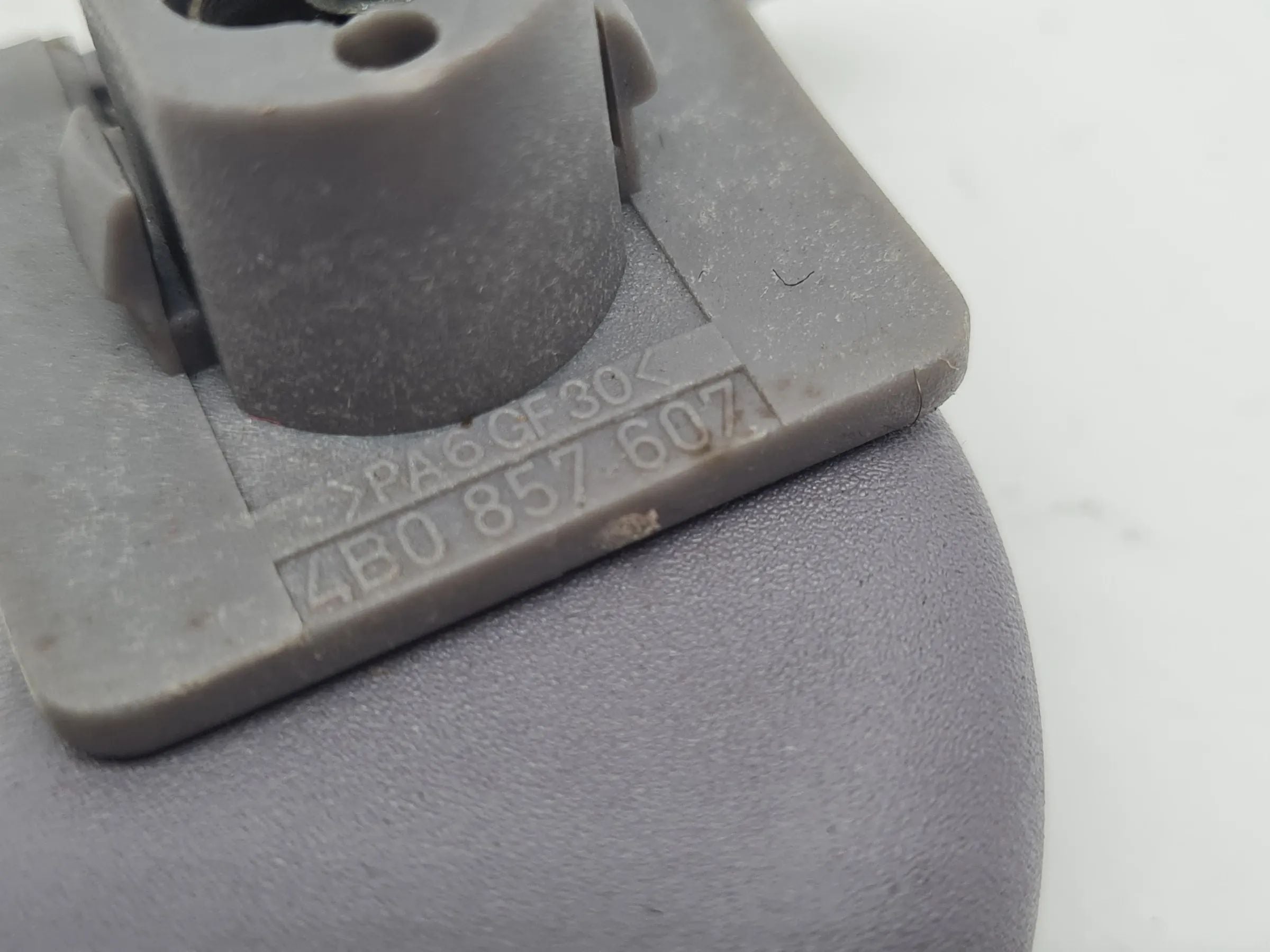 Original Audi A6 (4B2/4B4) Angstgriff Haltegriff Links Grau 4B0857607