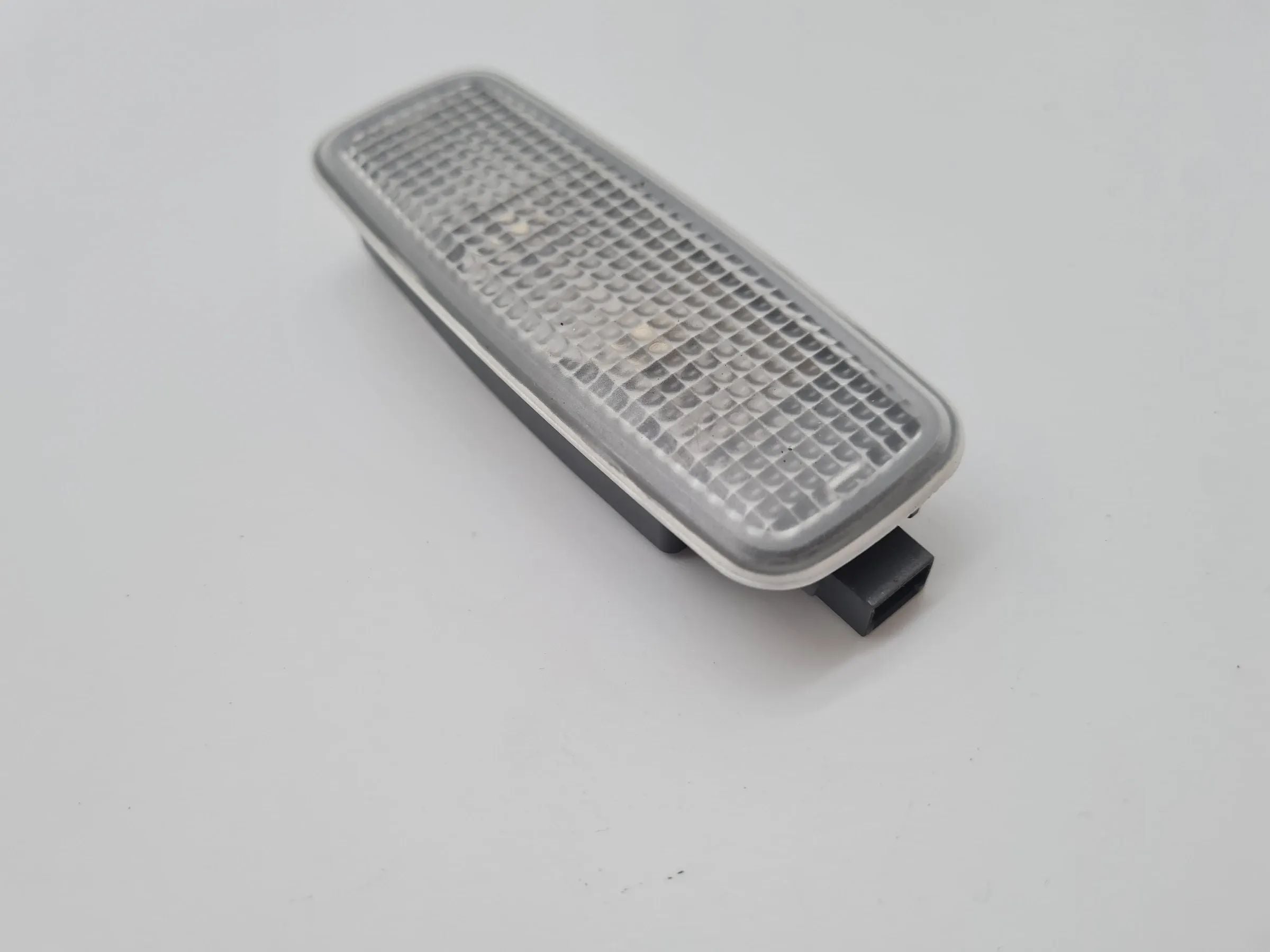 Original Audi A6 (4B2/4B4) Beleuchtug Sonnenblende 8L0947105A