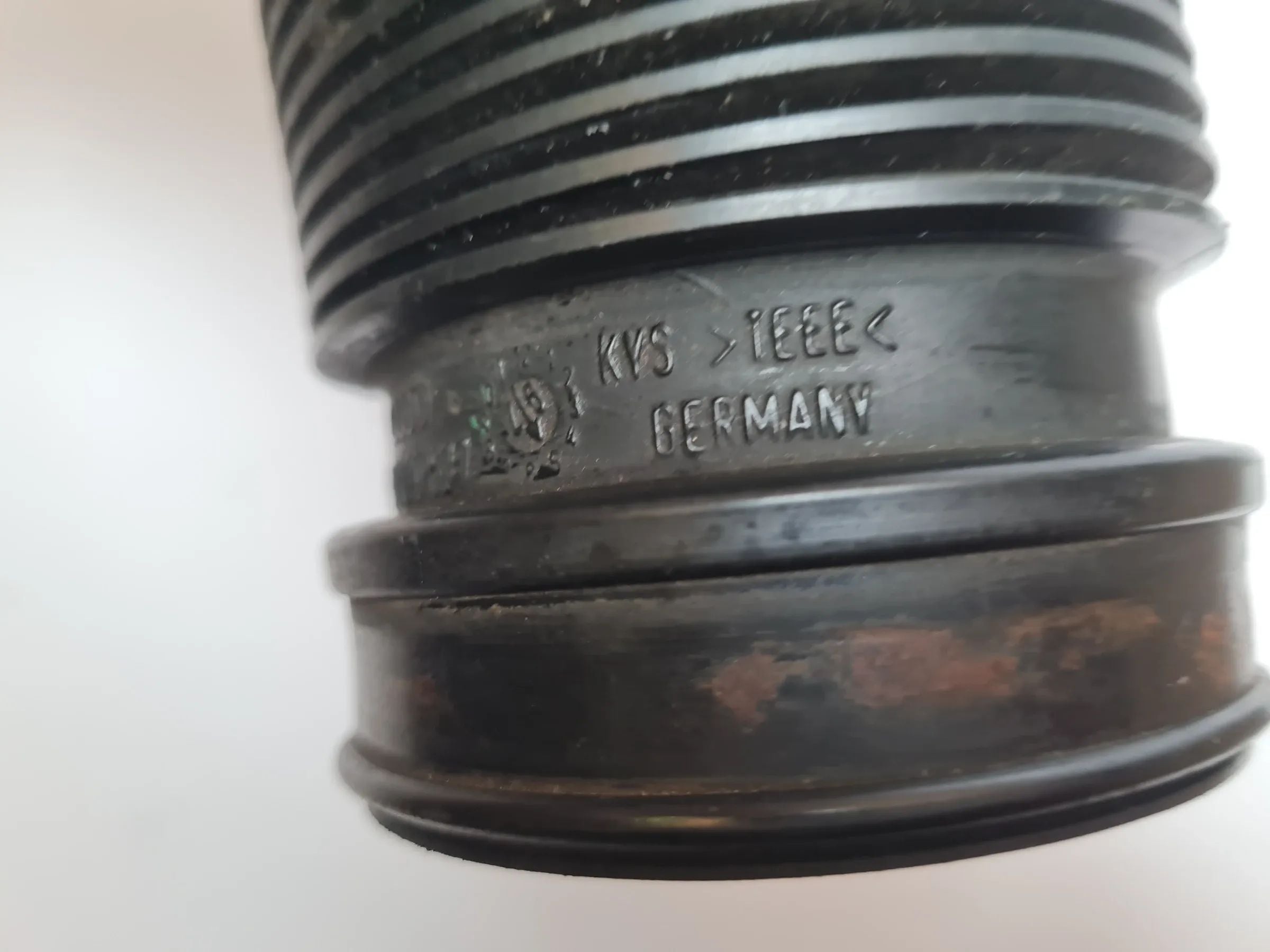 Original Audi A6 (4B2/4B4) Ansaugschlauch Luftführung 8D0129627