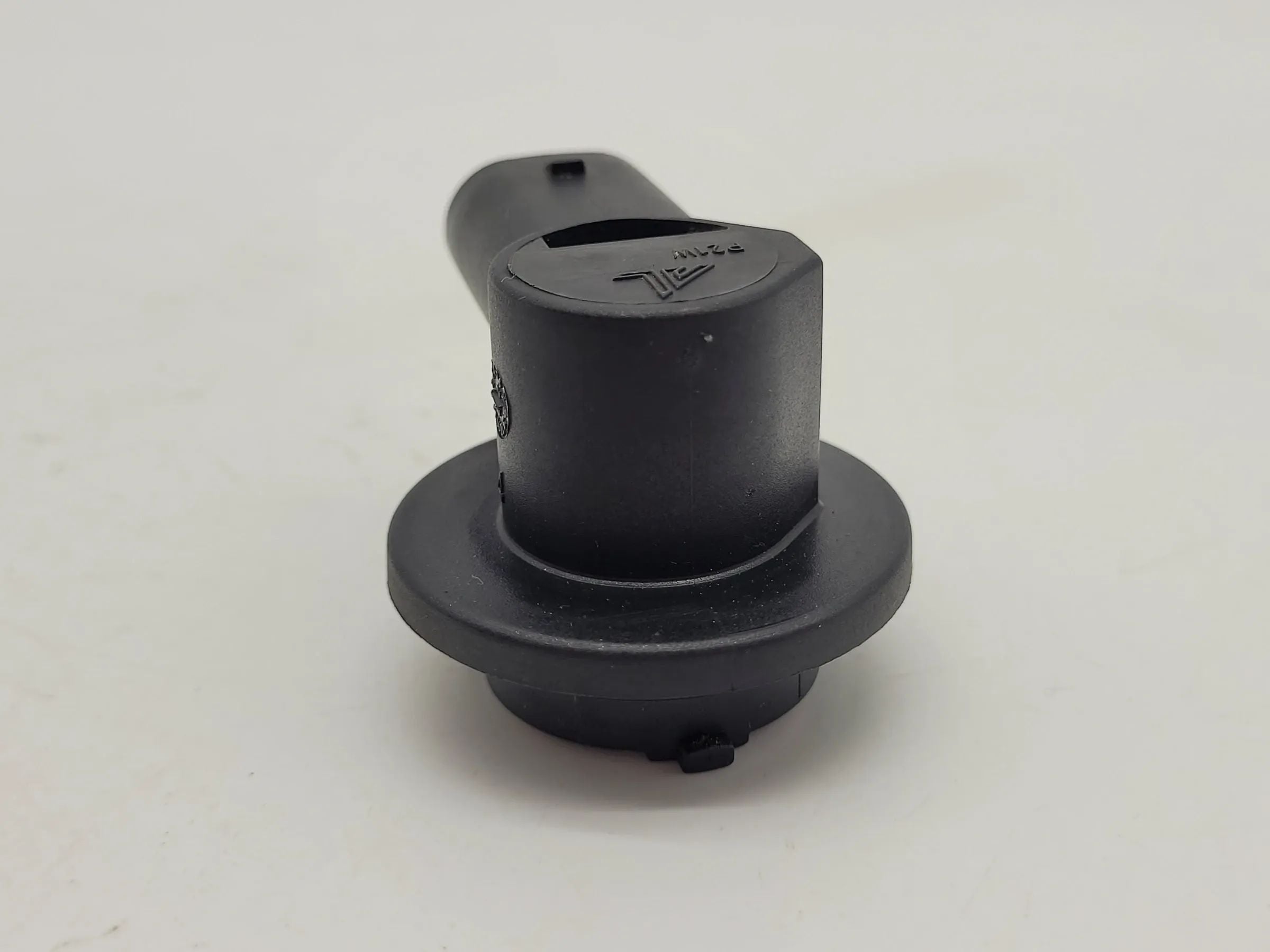 Original Mini One R50/R53 Lampenfassung Fassung Rückfahrleuchte Mitte (1477678)
