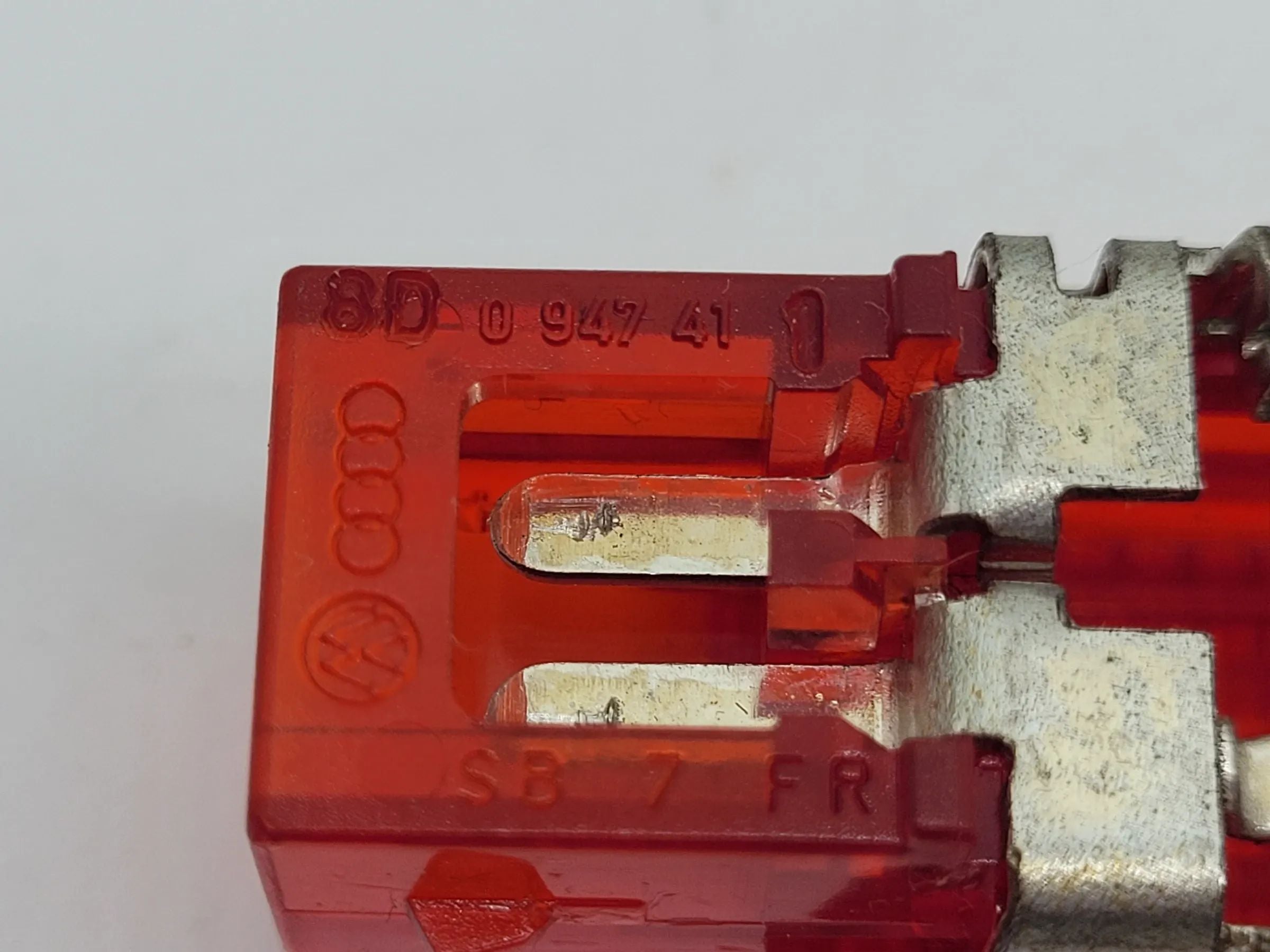 Original Audi A4 (8E/B6/B7) Türleuchte Türlicht Leuchte Rot L/R 8D0947411