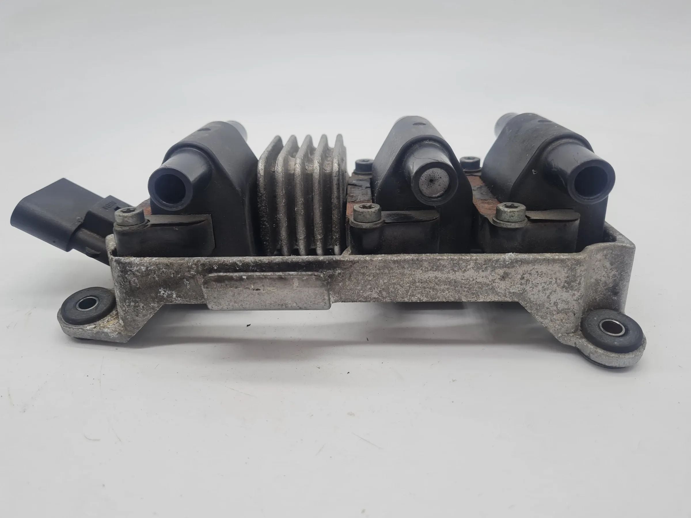 Original Audi A6 (4B2/4B4) 2.4 V6 121KW AGA Zündspule Zündmodul 078905104