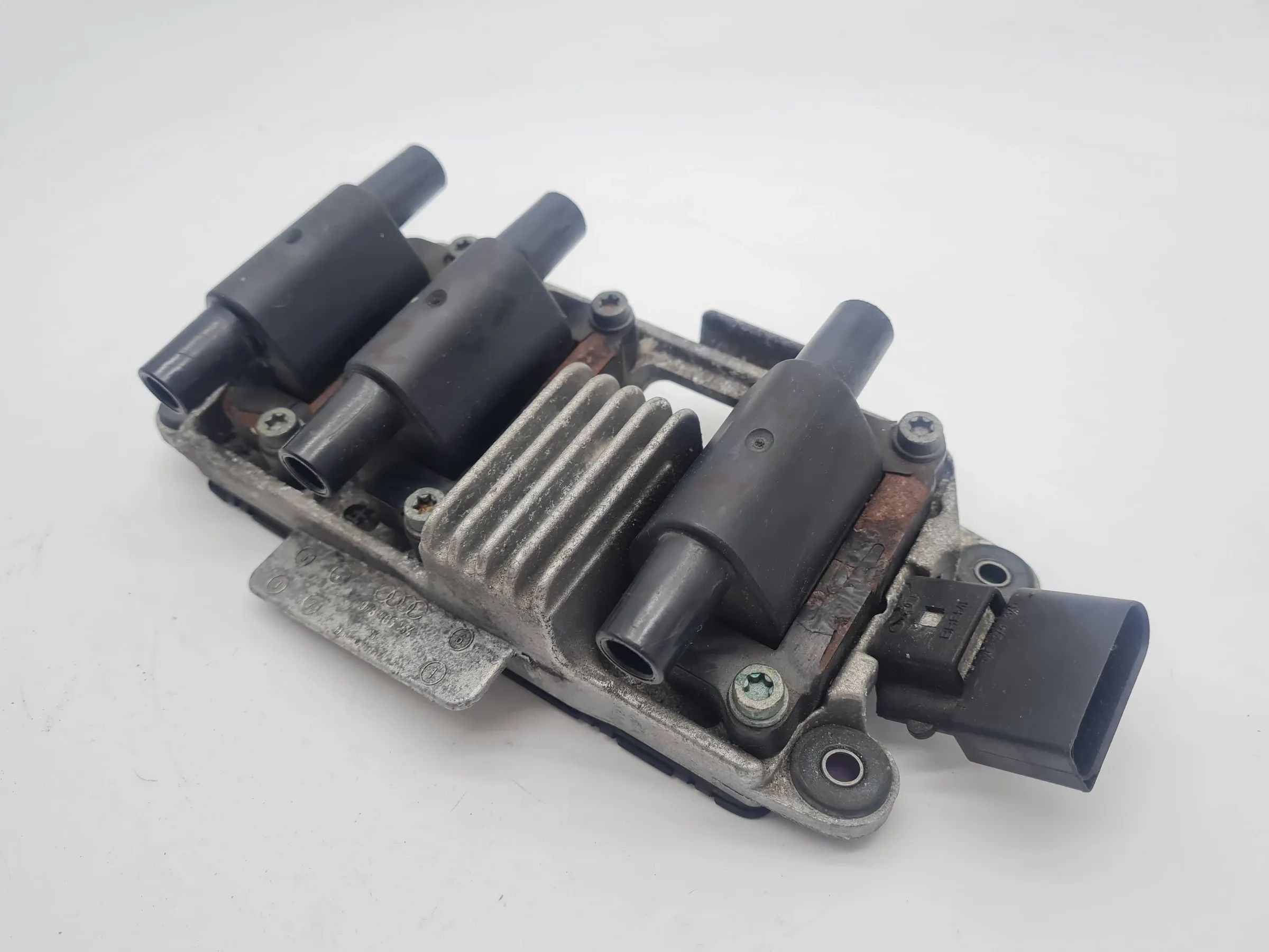Original Audi A6 (4B2/4B4) 2.4 V6 121KW AGA Zündspule Zündmodul 078905104