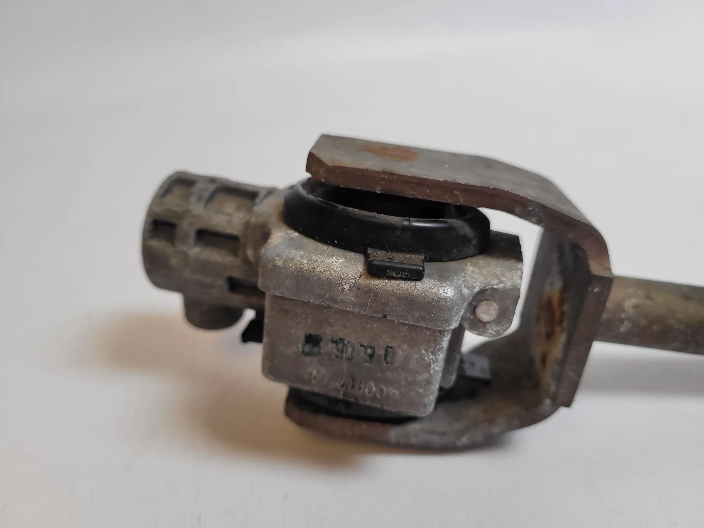 Original Audi A6 (4B2/4B4) Schaltstange Getriebe 8D0 711613B