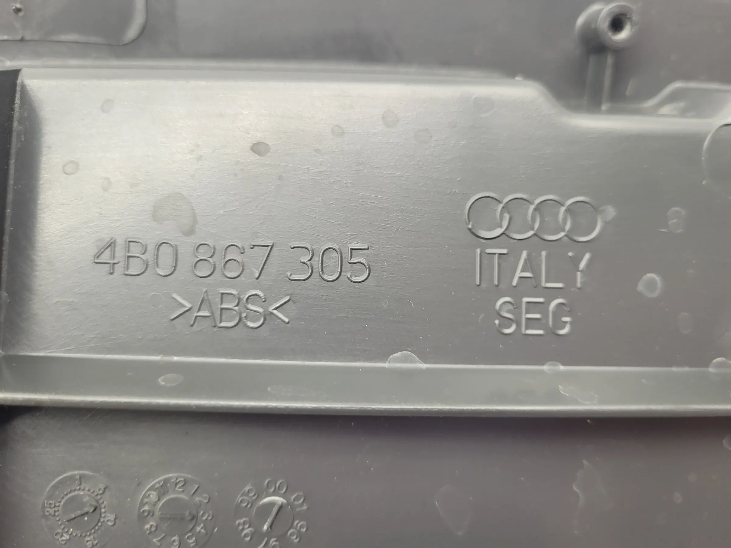 Original Audi A6 (4B2/4B4) Tür Ablagefach Ablage Staufach Hinten Links 4B0867305