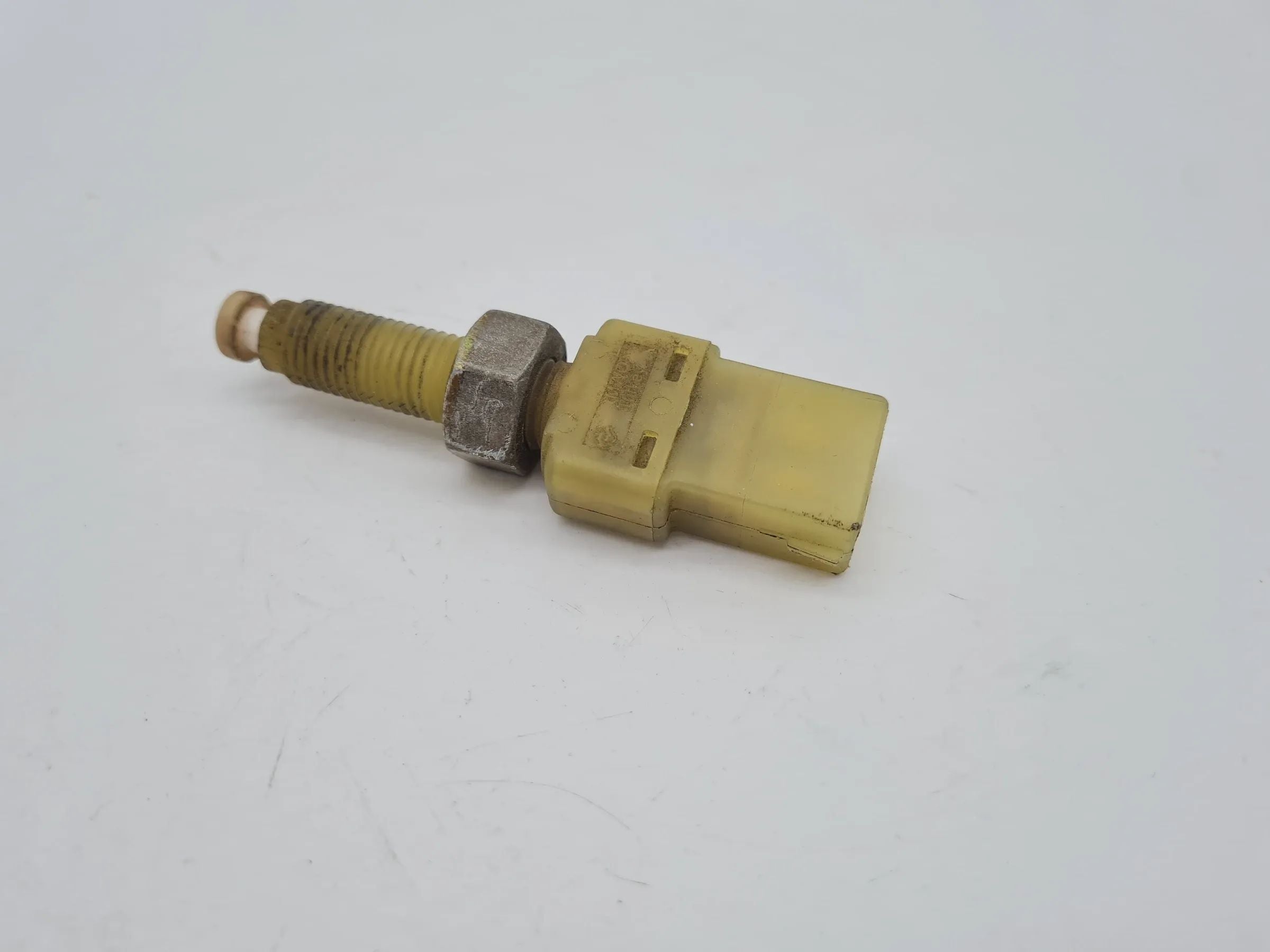 Original Audi A6 (4B2/4B4) Bremslichtschalter 443945515