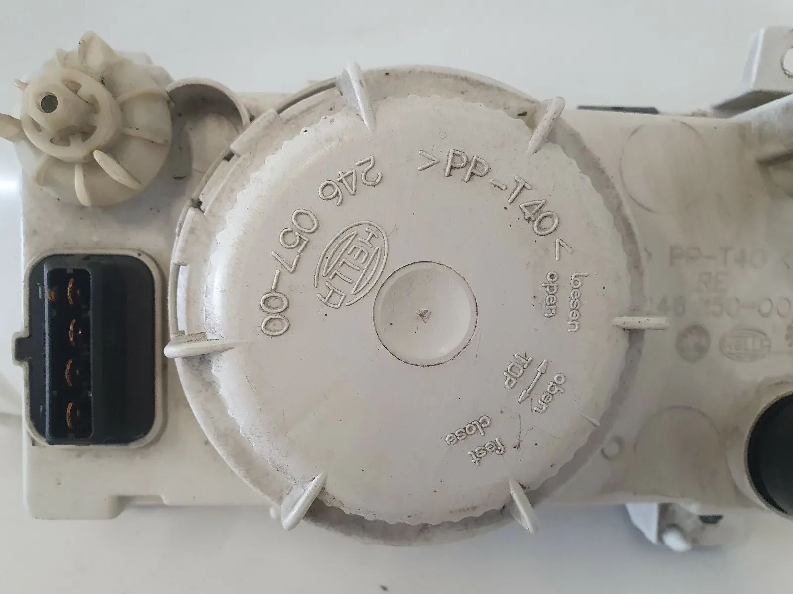 ⭐⭐⭐ faro delantero derecho original Skoda Felicia 24615000 ⭐⭐⭐