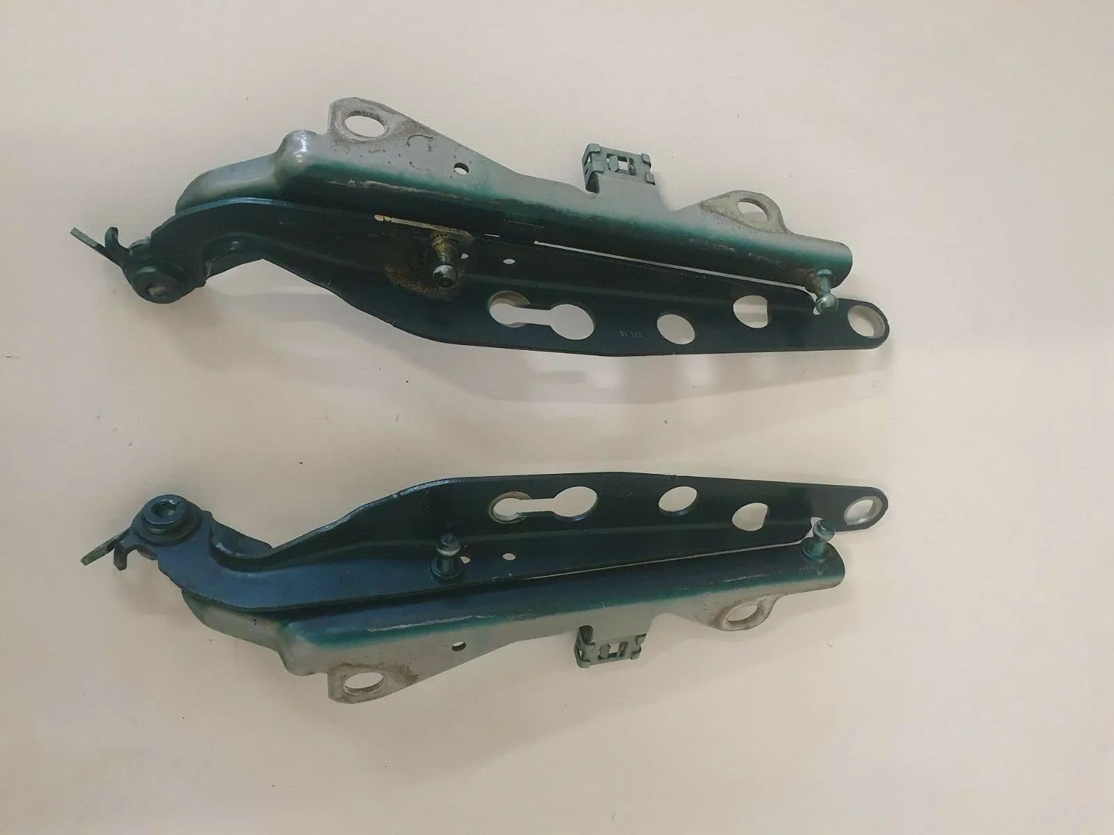 Juego original de bisagras de capó motor Volvo V70 II S60 verde 30716744 30716745