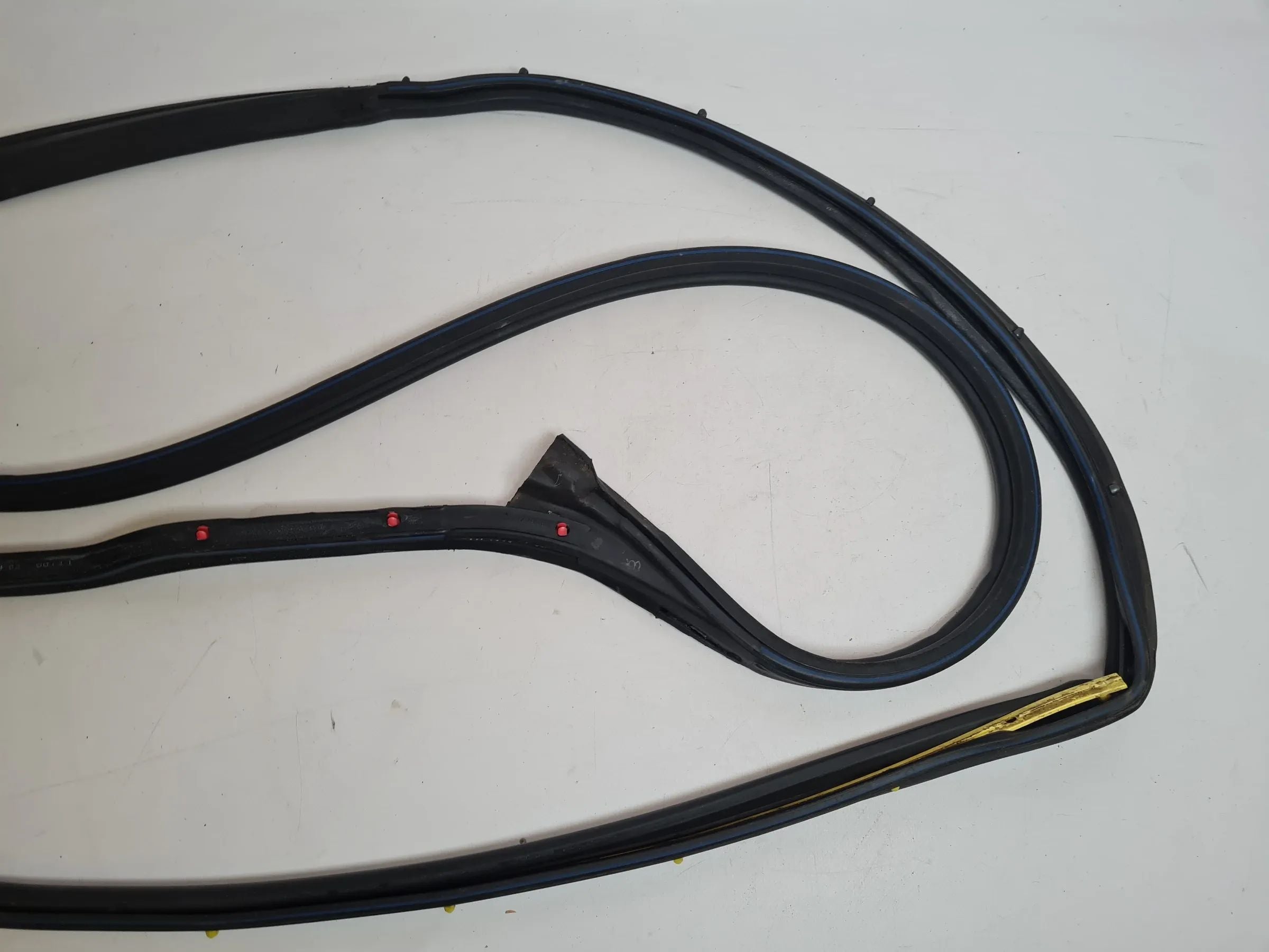 Original Mercedes C-Klasse (CL203) Dichtung Tür Links A2037272930
