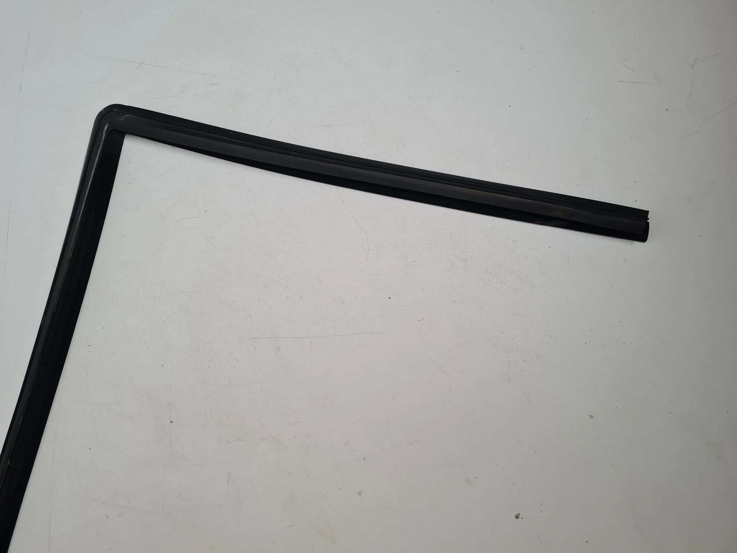 Original Mercedes C-Klasse (CL203) Dichtung Tür Fenster Links Vorne Innen