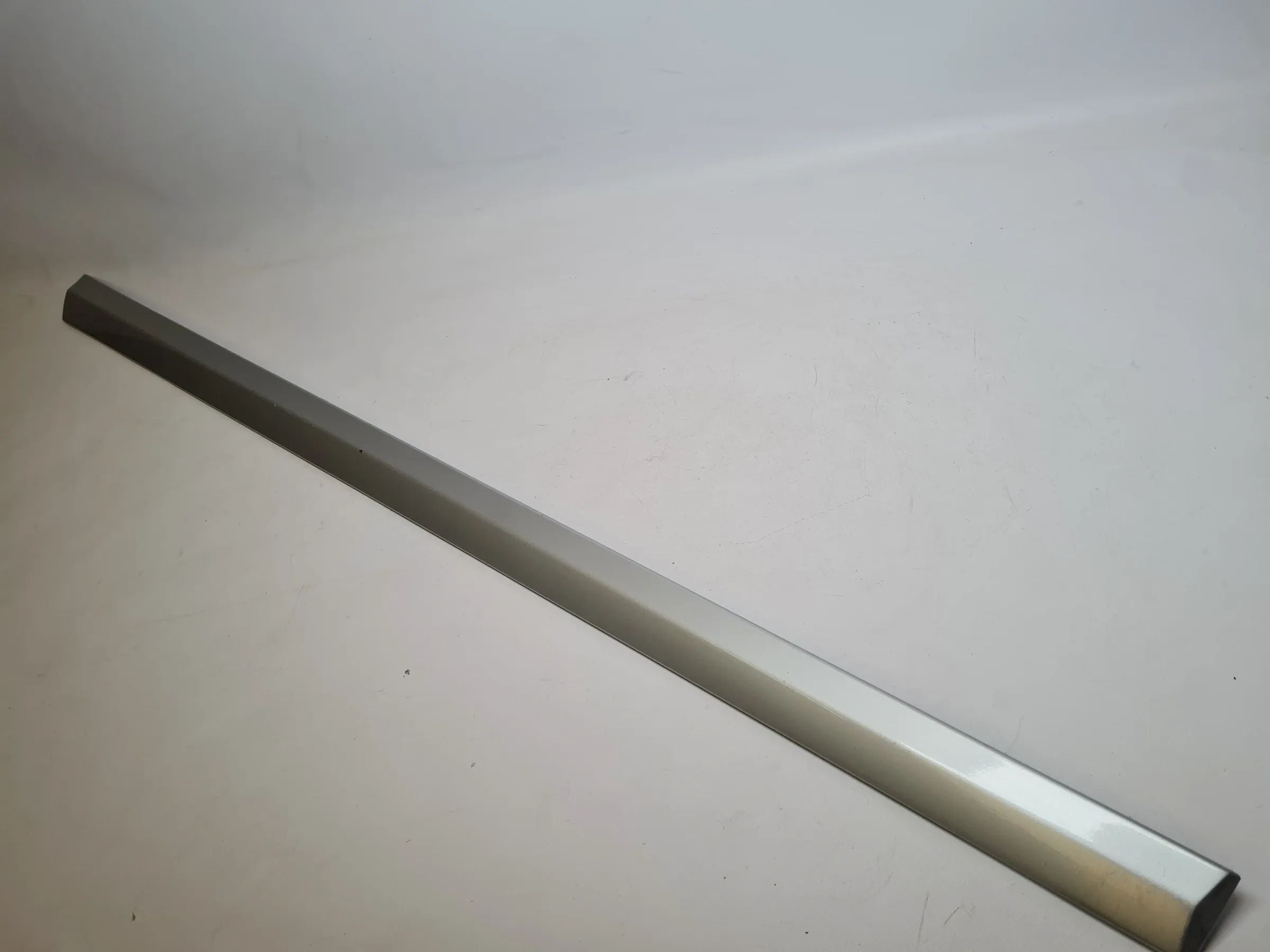 Original Mercedes C-Klasse (CL203) Dekor-/Zierleiste Rechts Silber A2036903662