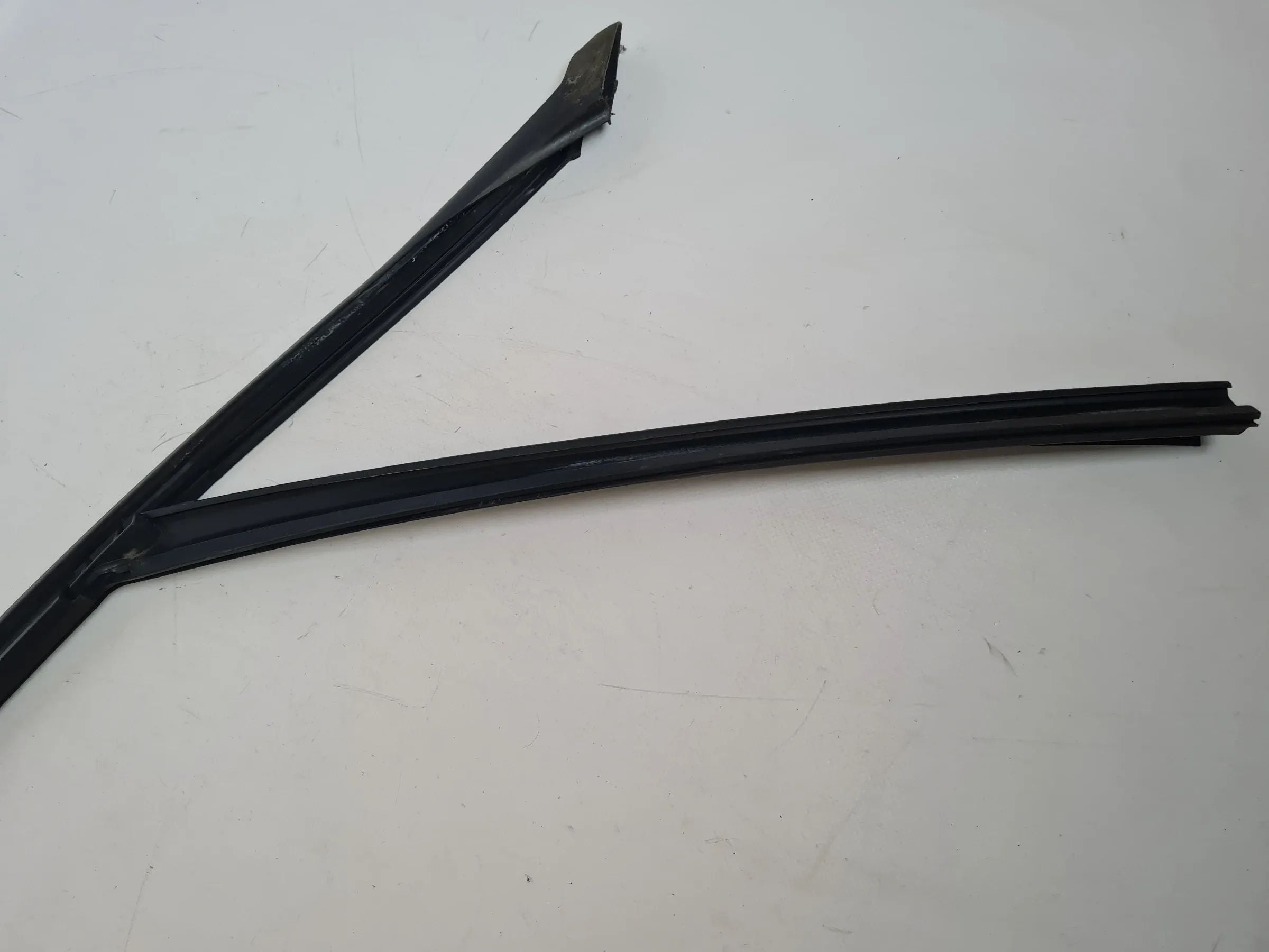 BMW 3er Touring E91 Fenster Dichtung Gummi Vorne Links 16850 Original