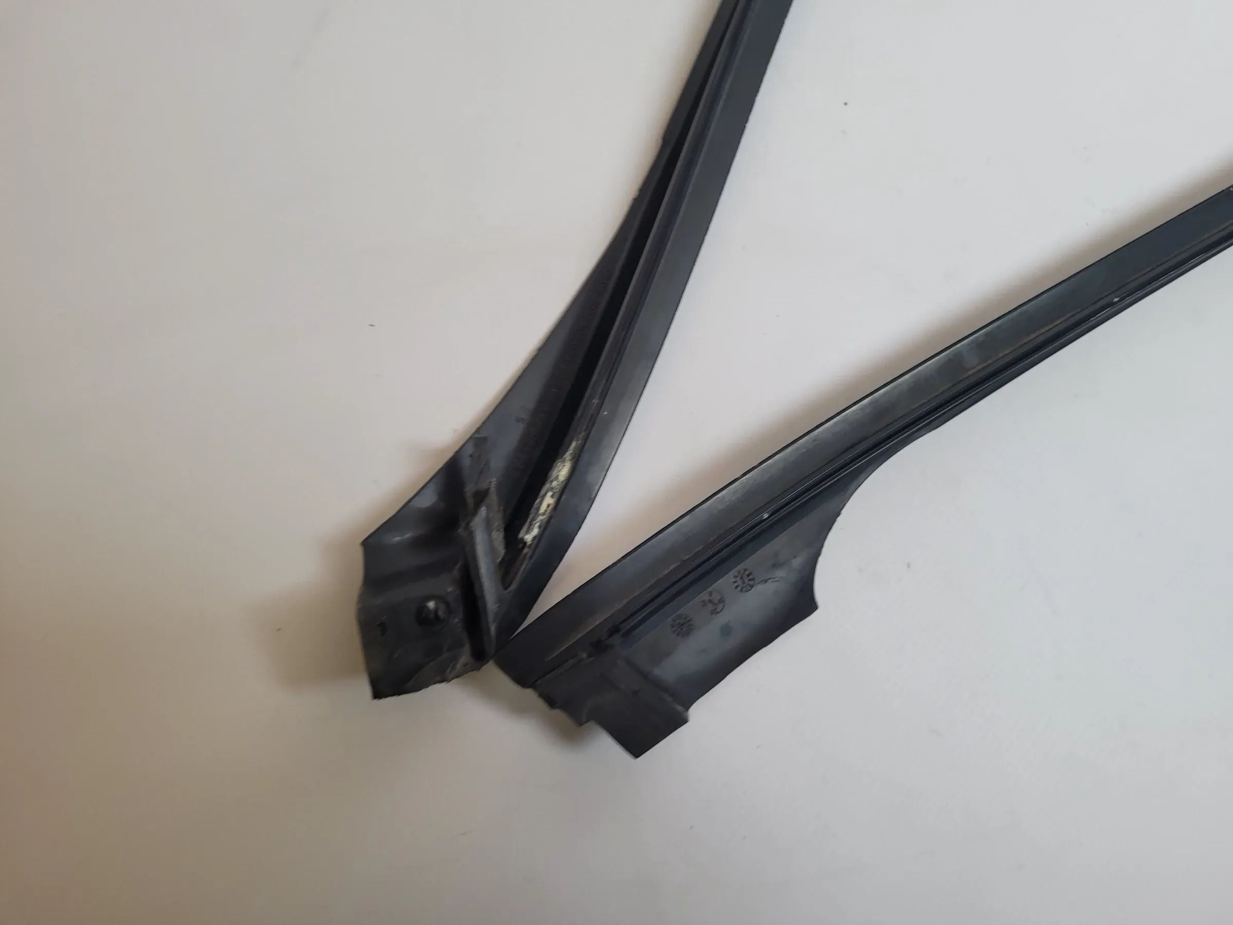 BMW 5er Touring E61 Türdichtung Gummi Vorne Rechts 7057508000 Original