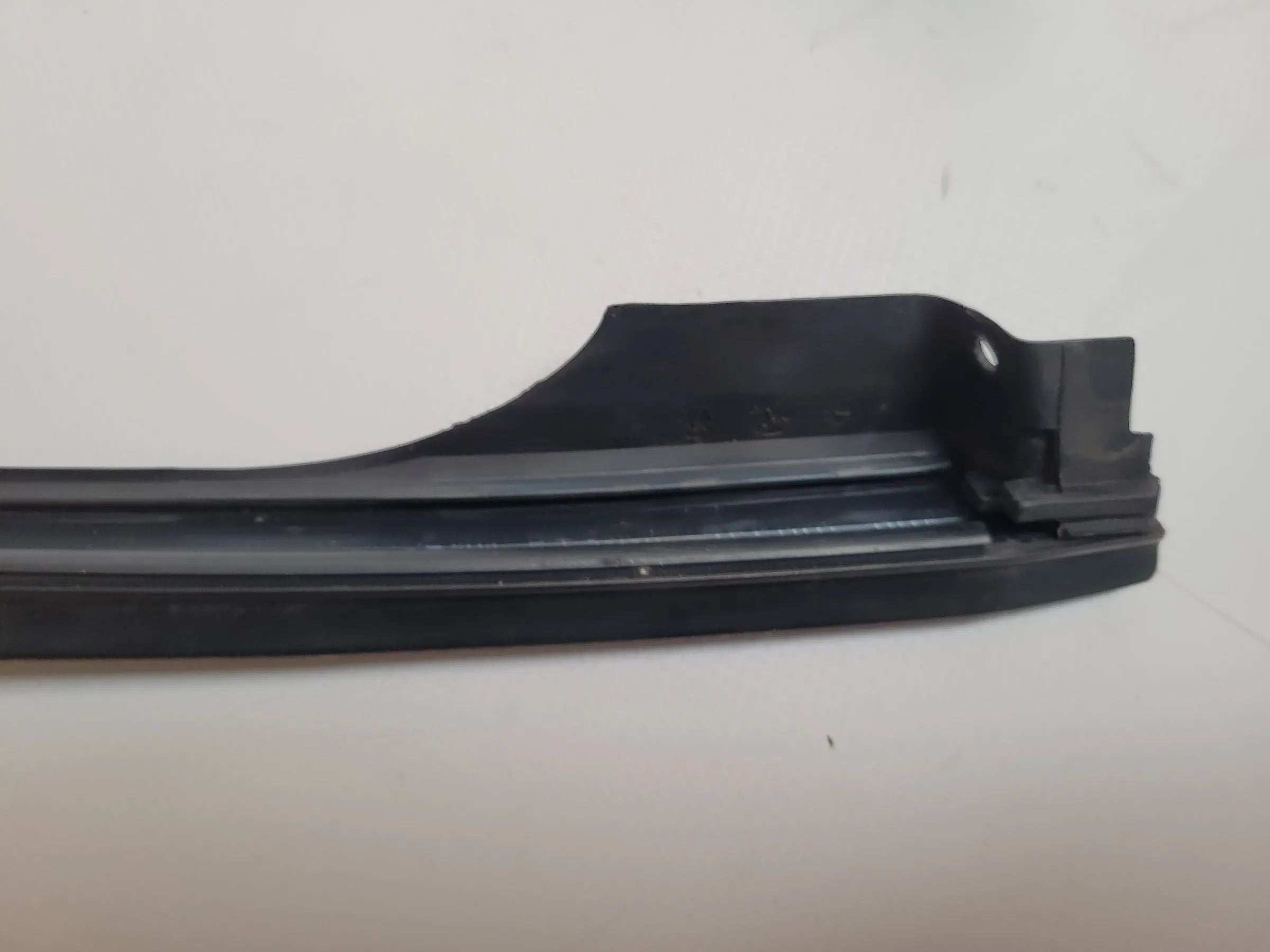 BMW 5er Touring E61 Türdichtung Gummi Vorne Rechts 7057508000 Original