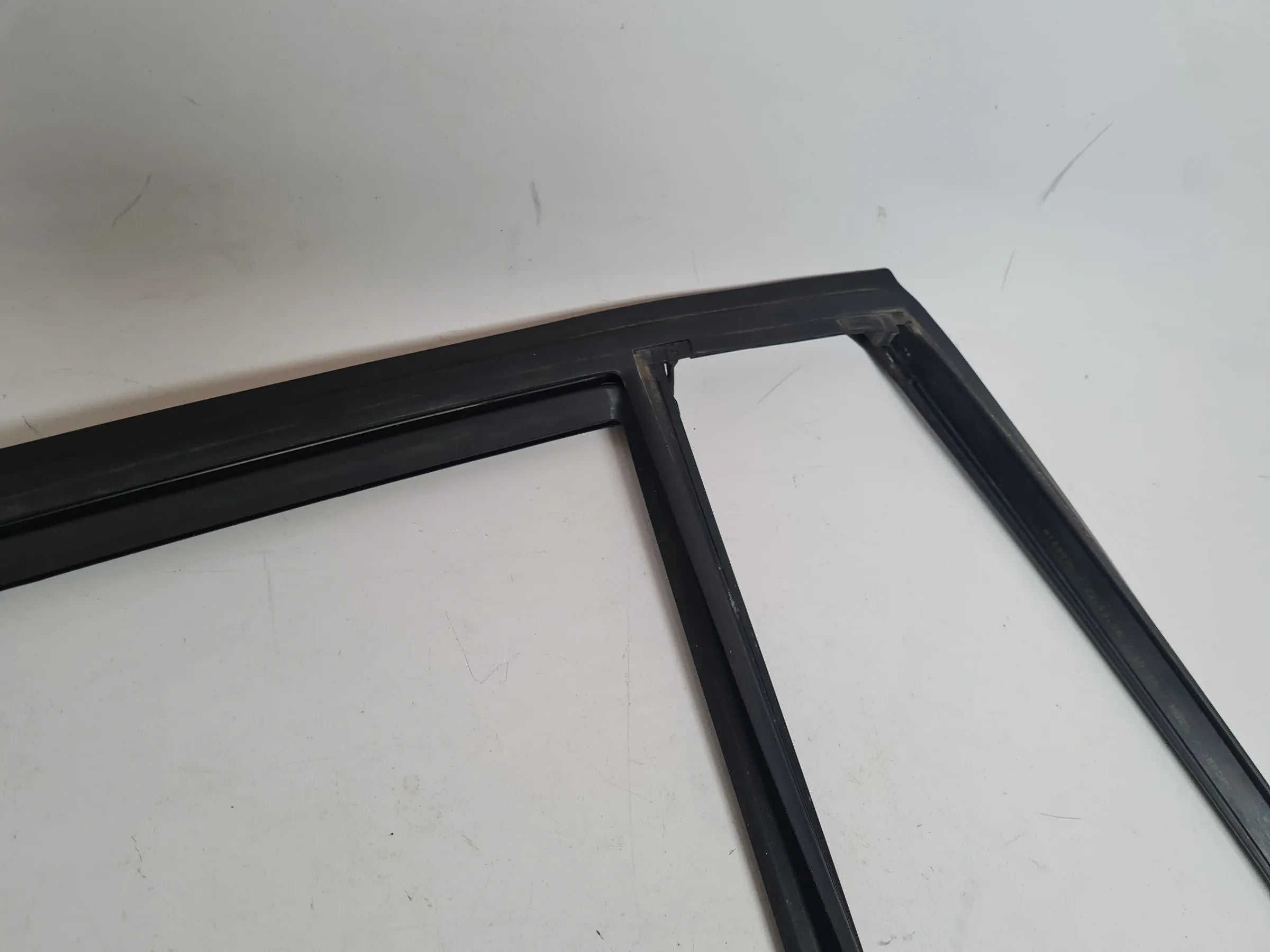 BMW 3er Touring E91 Fenster Dichtung Gummi Hinten Links 16850 Original