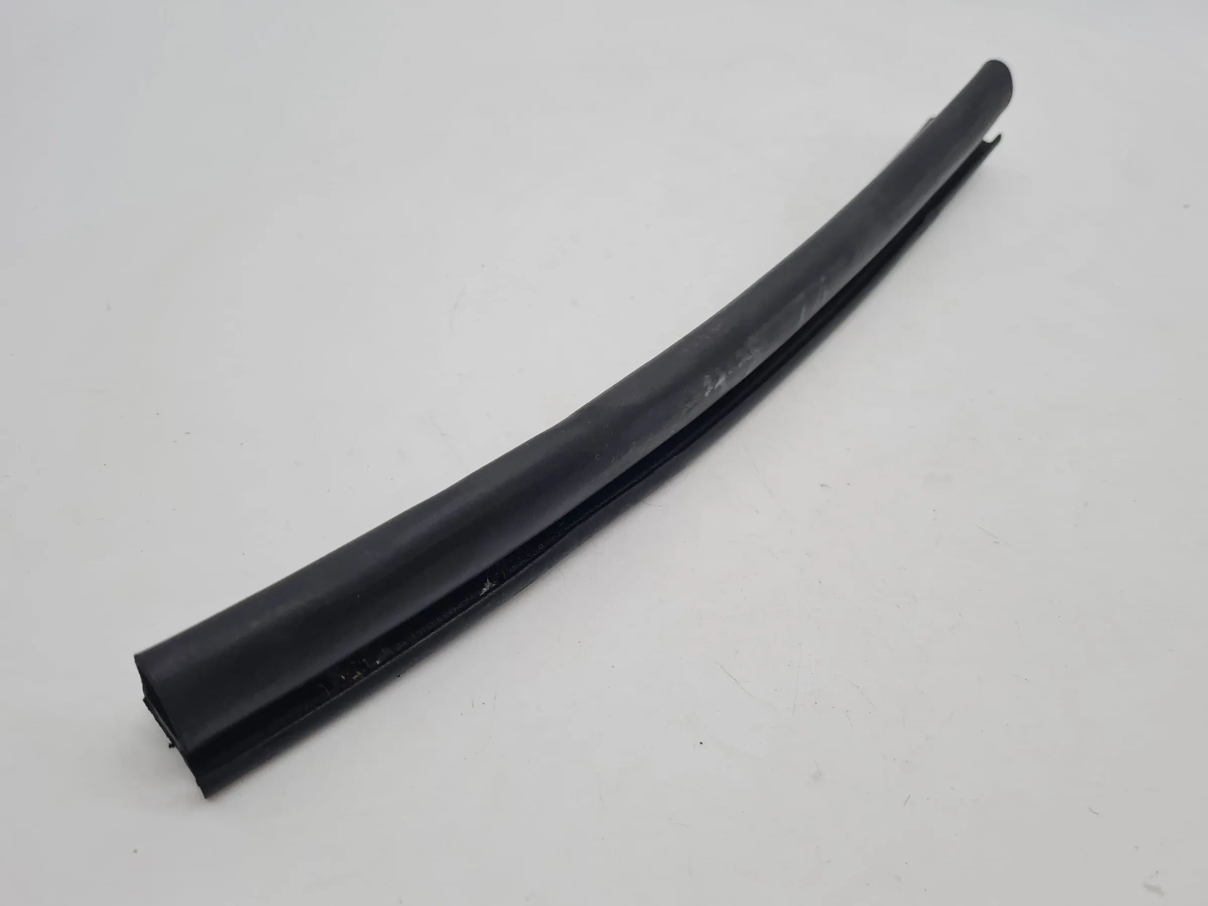Original Audi A6 (4B2/4B4) Dichtung Gummi Links Vorne Seite