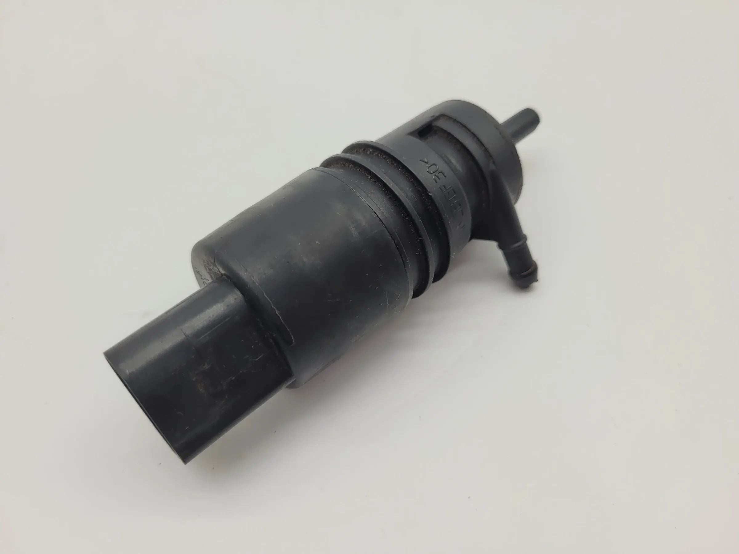 BMW 5er Touring E39 Waschwasserpumpe Pumpe 3020175 Original