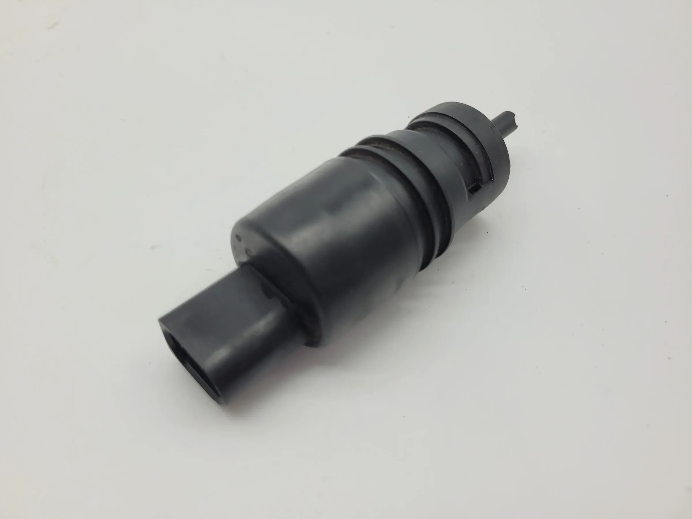 BMW 5er Touring E39 Waschwasserpumpe Pumpe 3020175 Original