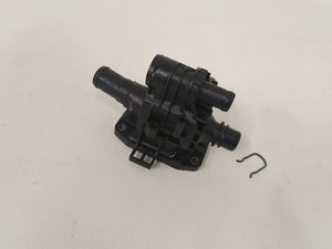 フォード フォーカスII 1.6 TDCI 純正サーモスタットハウジング 9647767180