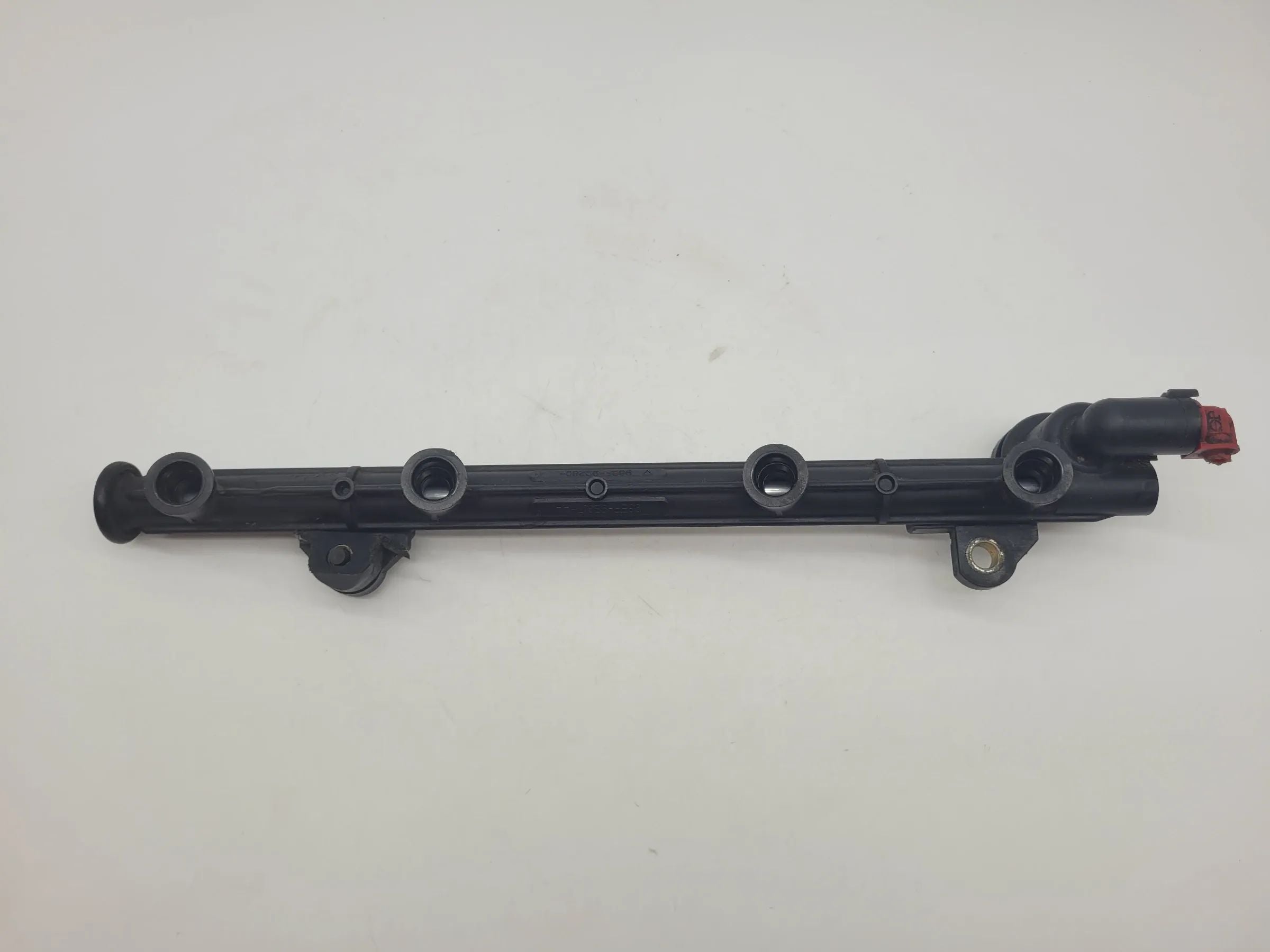 Ford Fiesta IV 4 Kraftstoffverteiler Einspritzleiste 98BF-9E317-AA (Original)