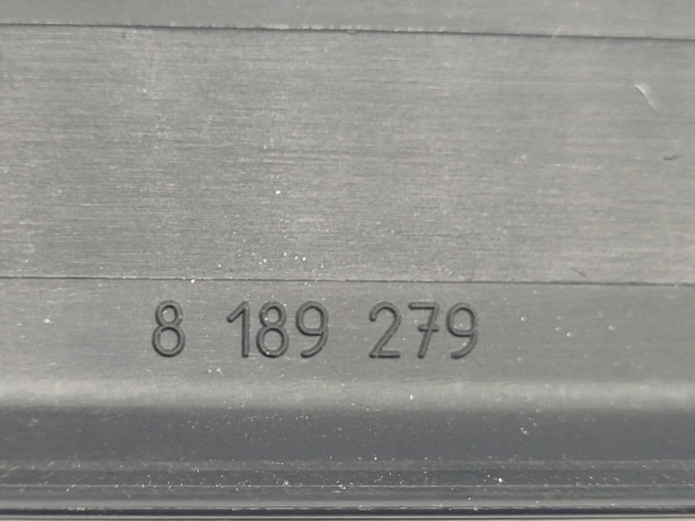 BMW 5er Touring E39 Fensterführungssteg Hinten Links Innen 8189279