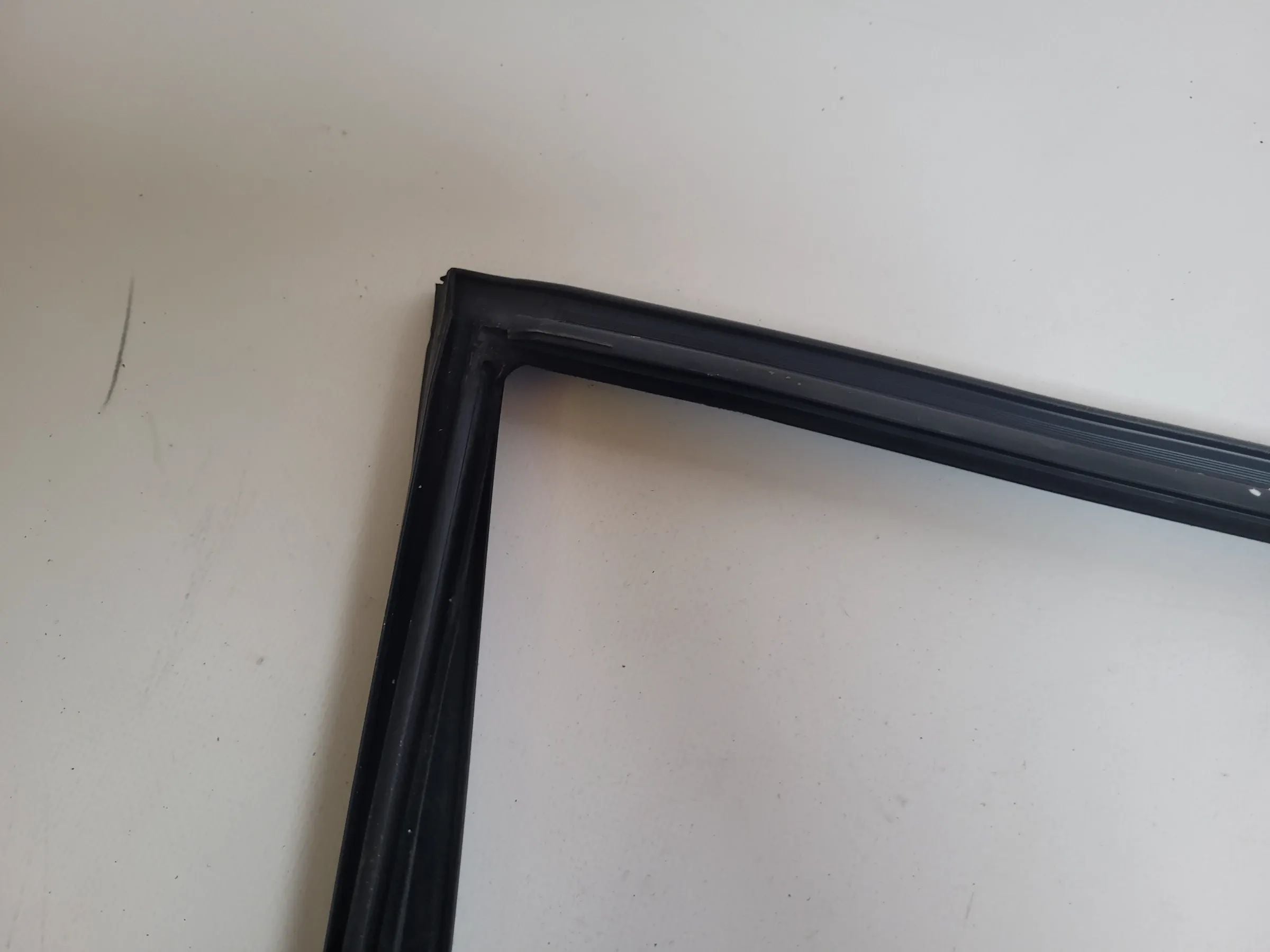 BMW 5er Touring E39 Dichtung Fensterführung Links Hinten Innen (Original)