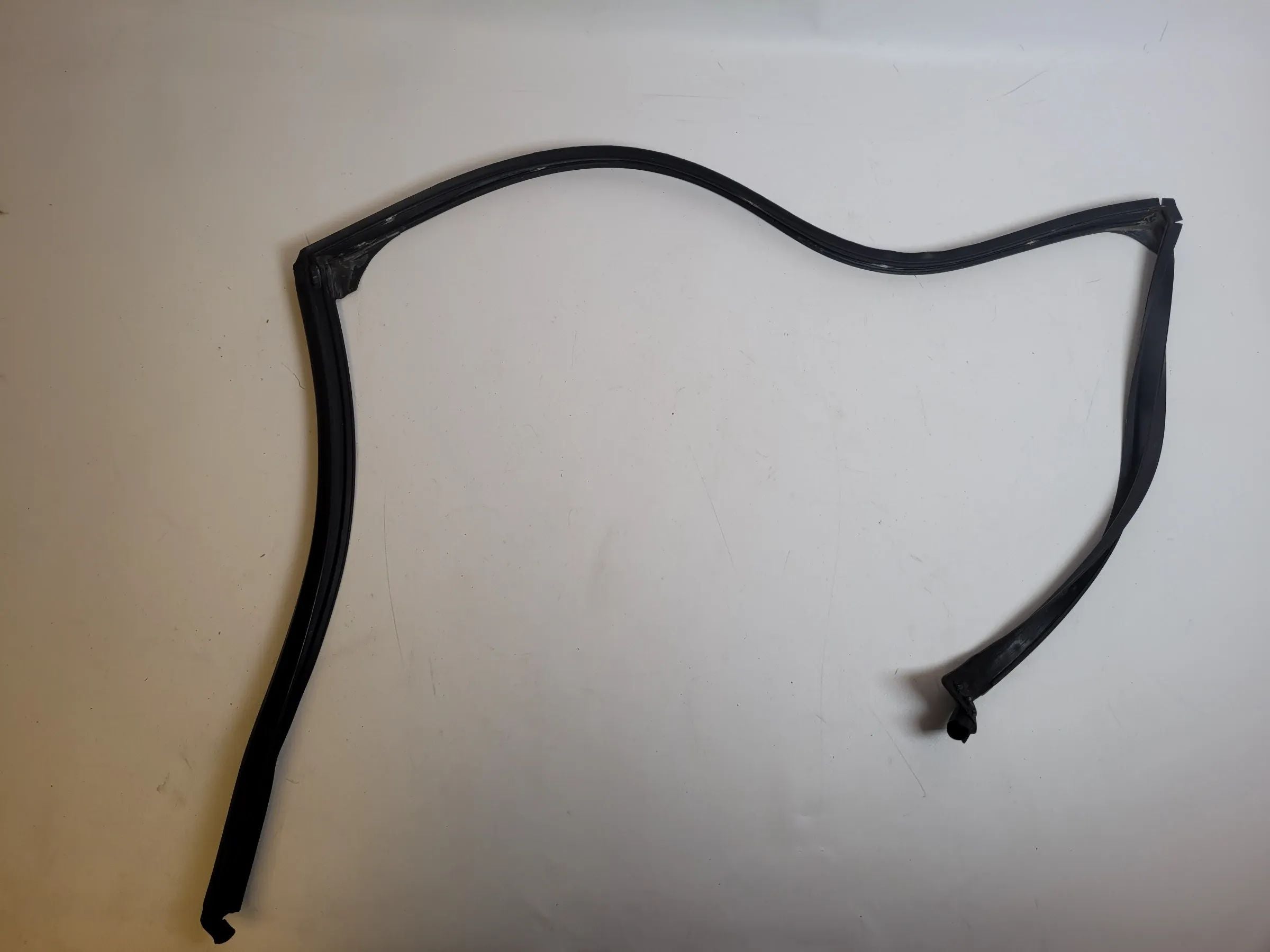 BMW 5er Touring E39 Türdichtung Führung Links Hinten Außen Oben (Original)