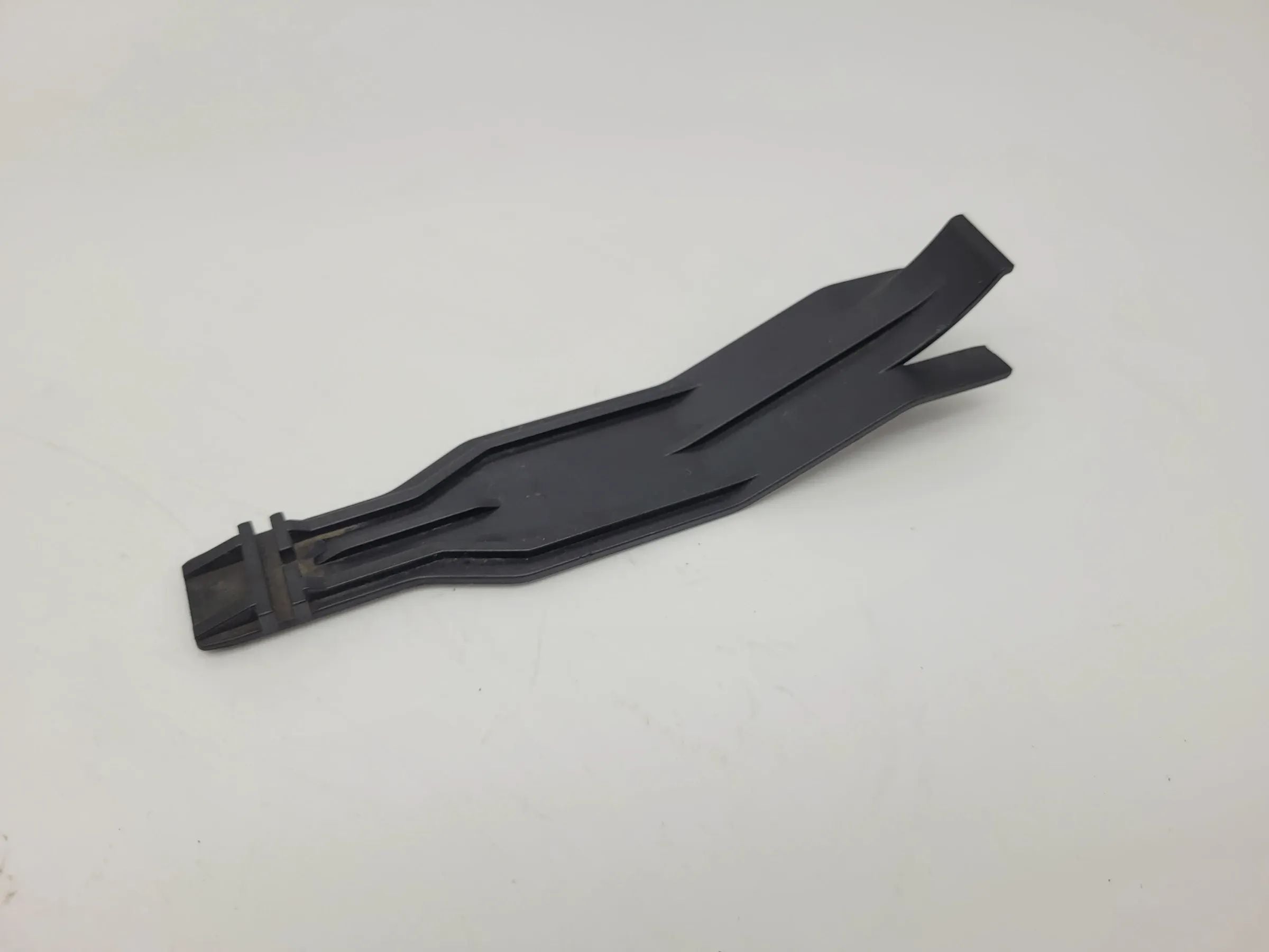 Ford Focus II DA Scheinwerfer Schiene Halter L/R 4M51-13N060-AA (Original)