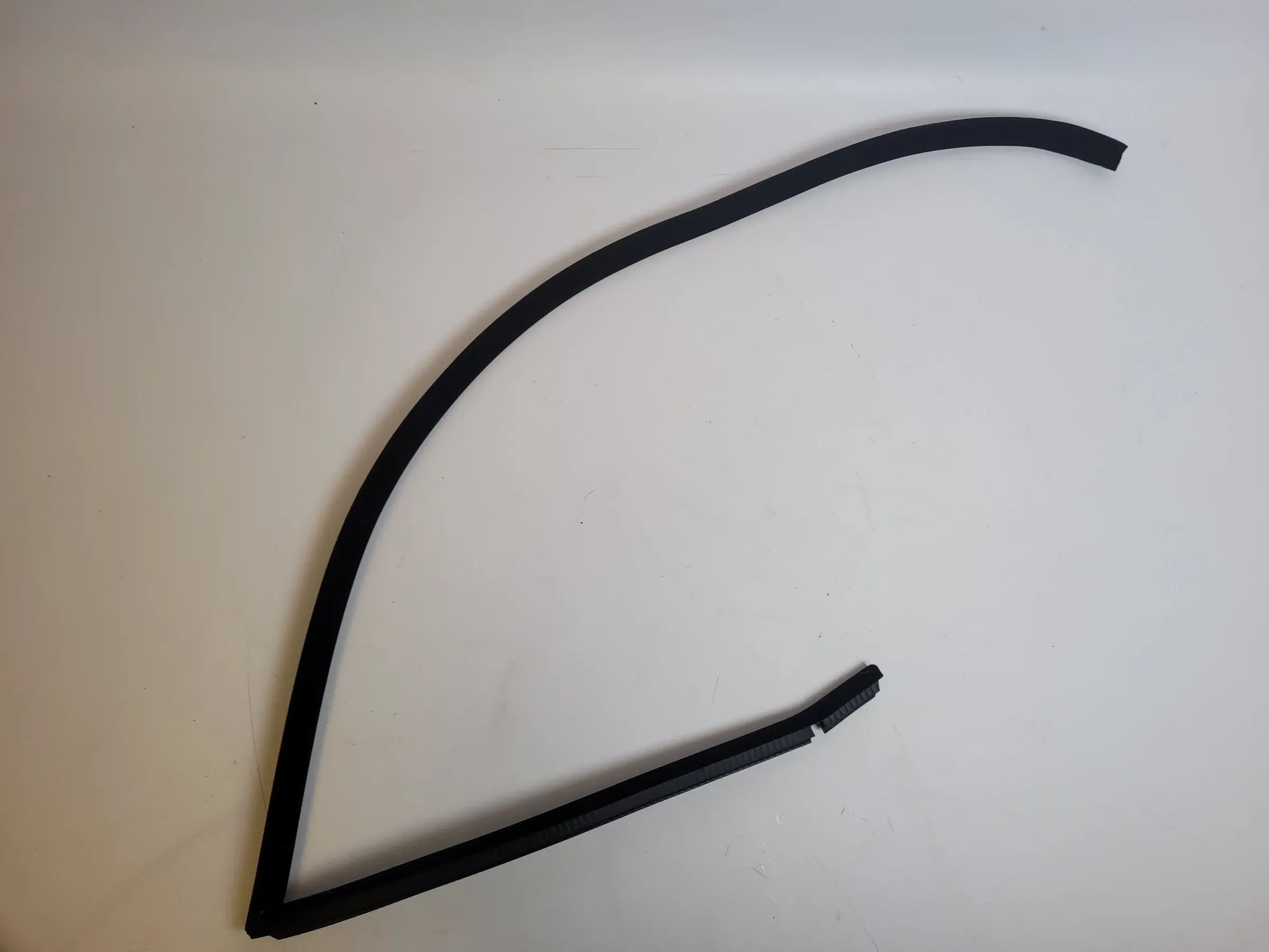 BMW 5er Touring E39 Dichtung Kofferaumfenster Links (Original)