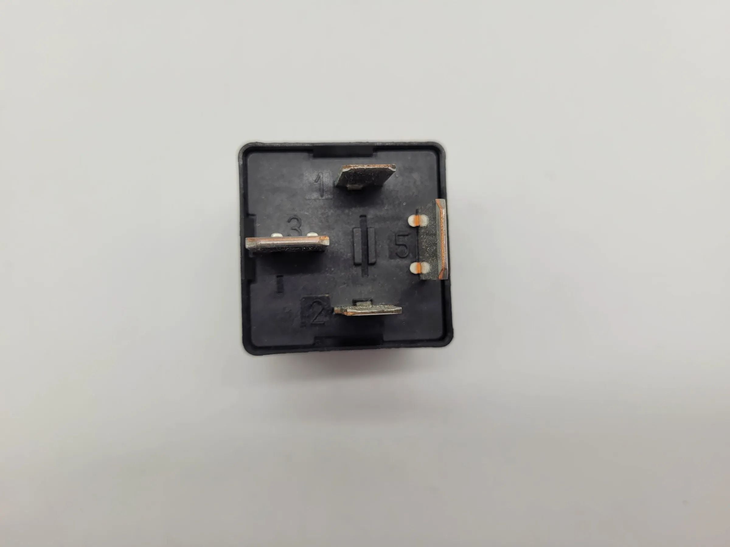 BMW 1er/2er/3er/5er/6er/X1/X2/X3 Relais Schließer Schwarz 61366901469