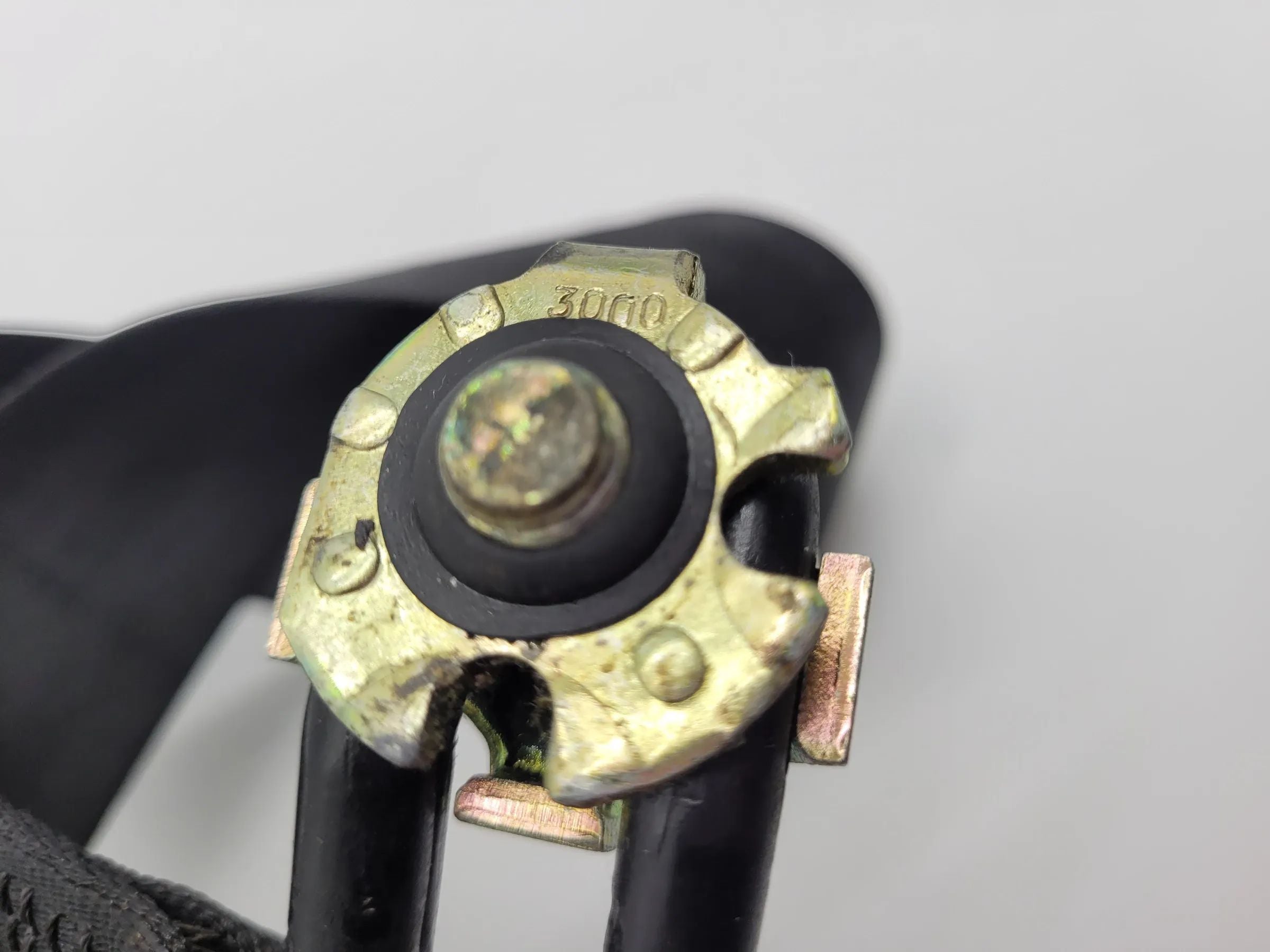 Original VW Golf IV 4 (1J1/1J5) Sicherheitsgurt Gurtschloss Hinten TRW 33000226