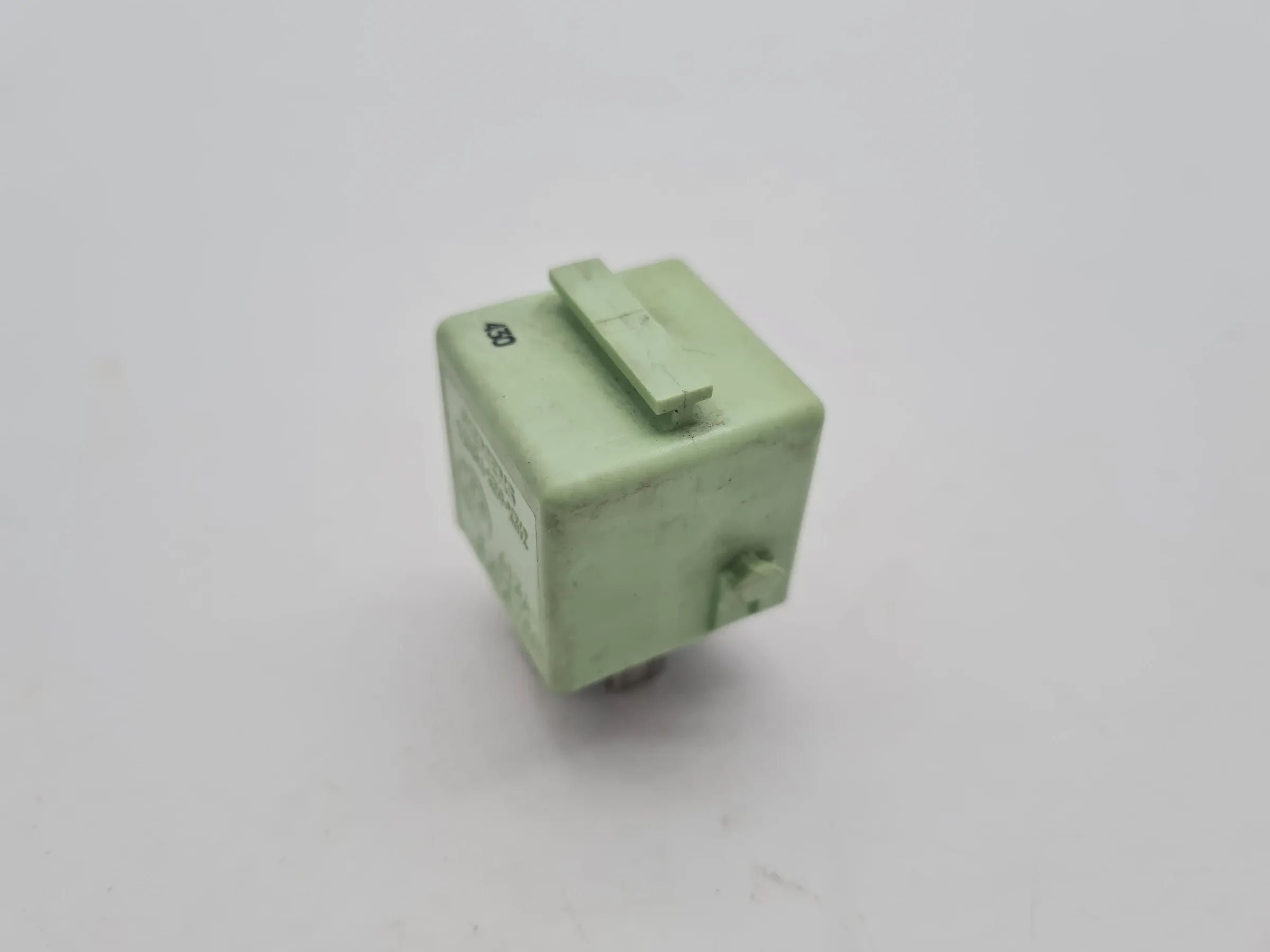 Original BMW E36 E38 E39 E46 E53 E60 E61 Z3 X3 Relais Grün 61.36-8373700