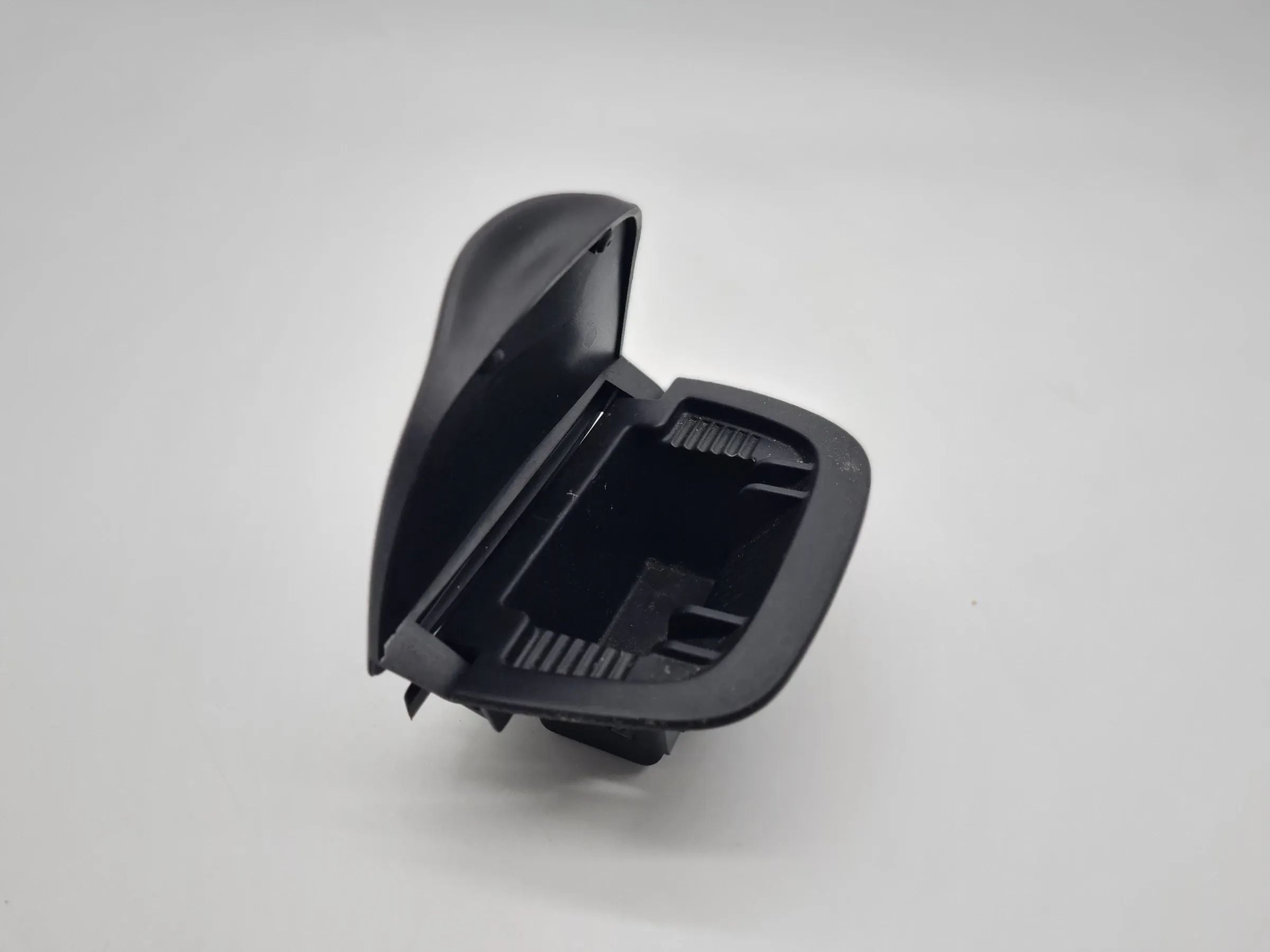 Original Peugeot 206 CC (2D) Aschenbecher Vorne 9627639377