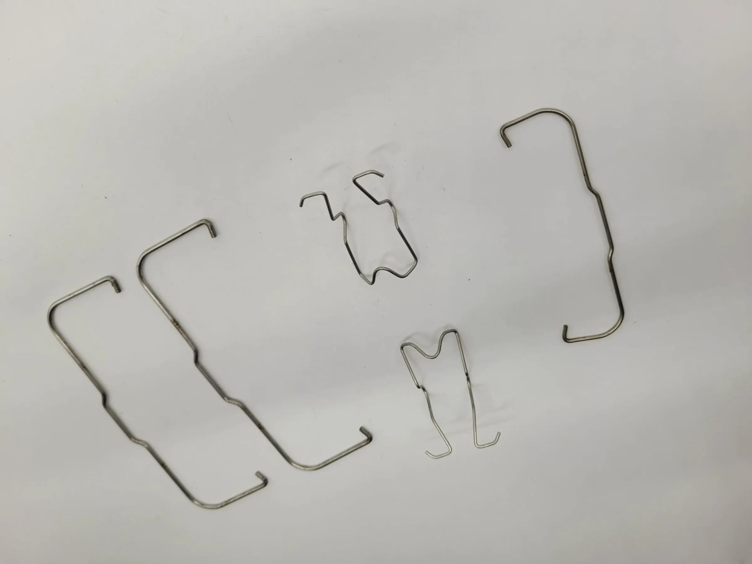 Original Ford Fiesta IV (JA/JB) Klammersatz Scheinwerfer Klemmen L/R