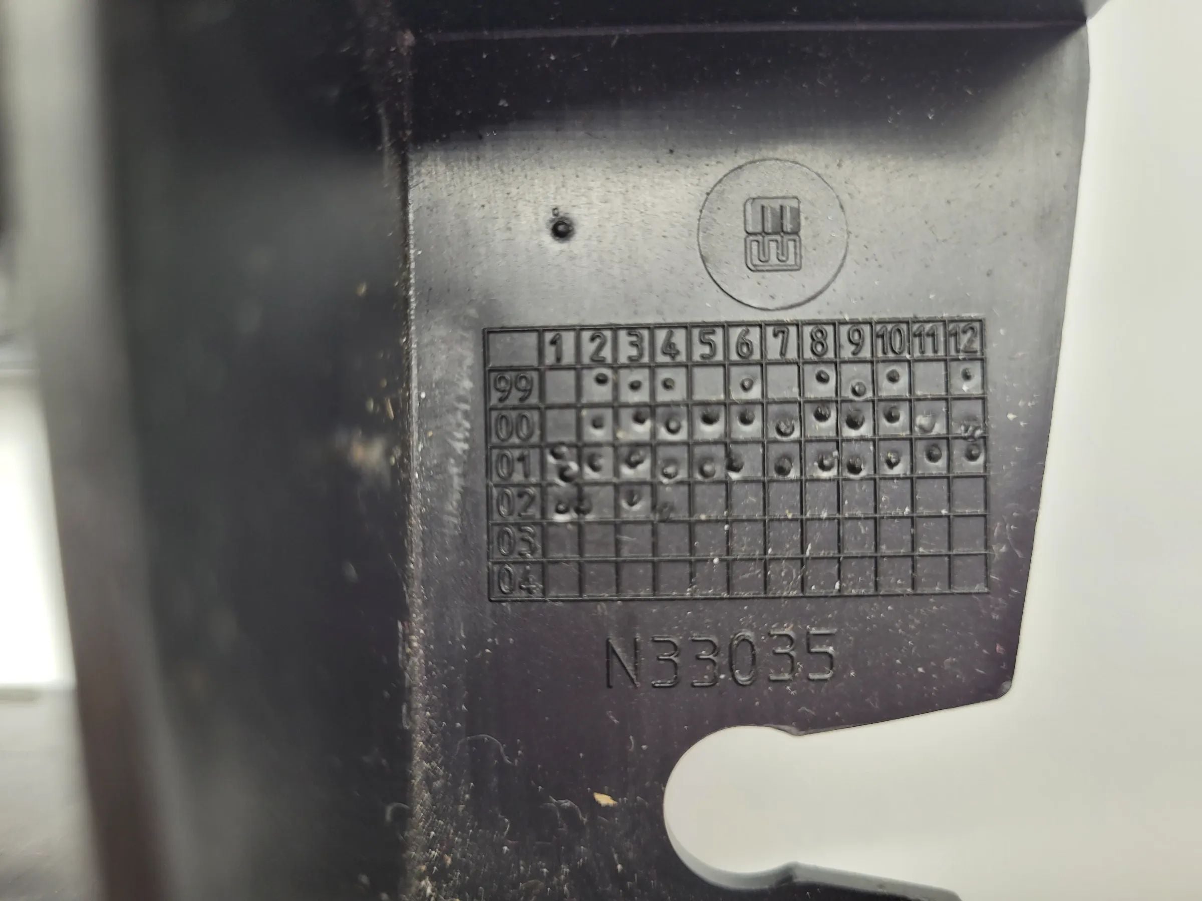 Original Mercedes-Benz C-Klasse (W203) Radioschacht Einbaurahmen, A2036800878