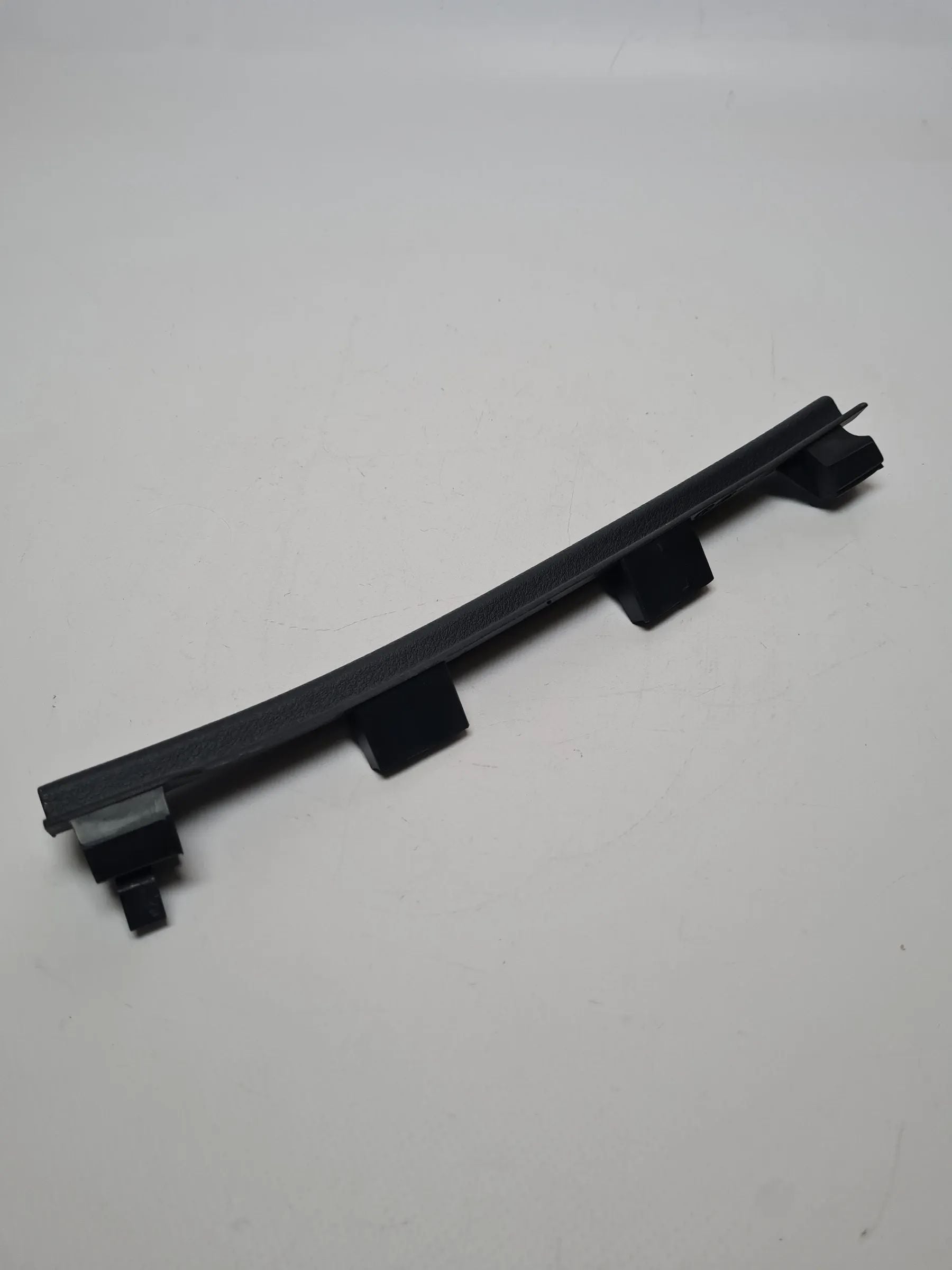 Original Audi A4 (8E/B6/B7) Verkleidung Armaturenbrett Fußraum Links 8e0868203