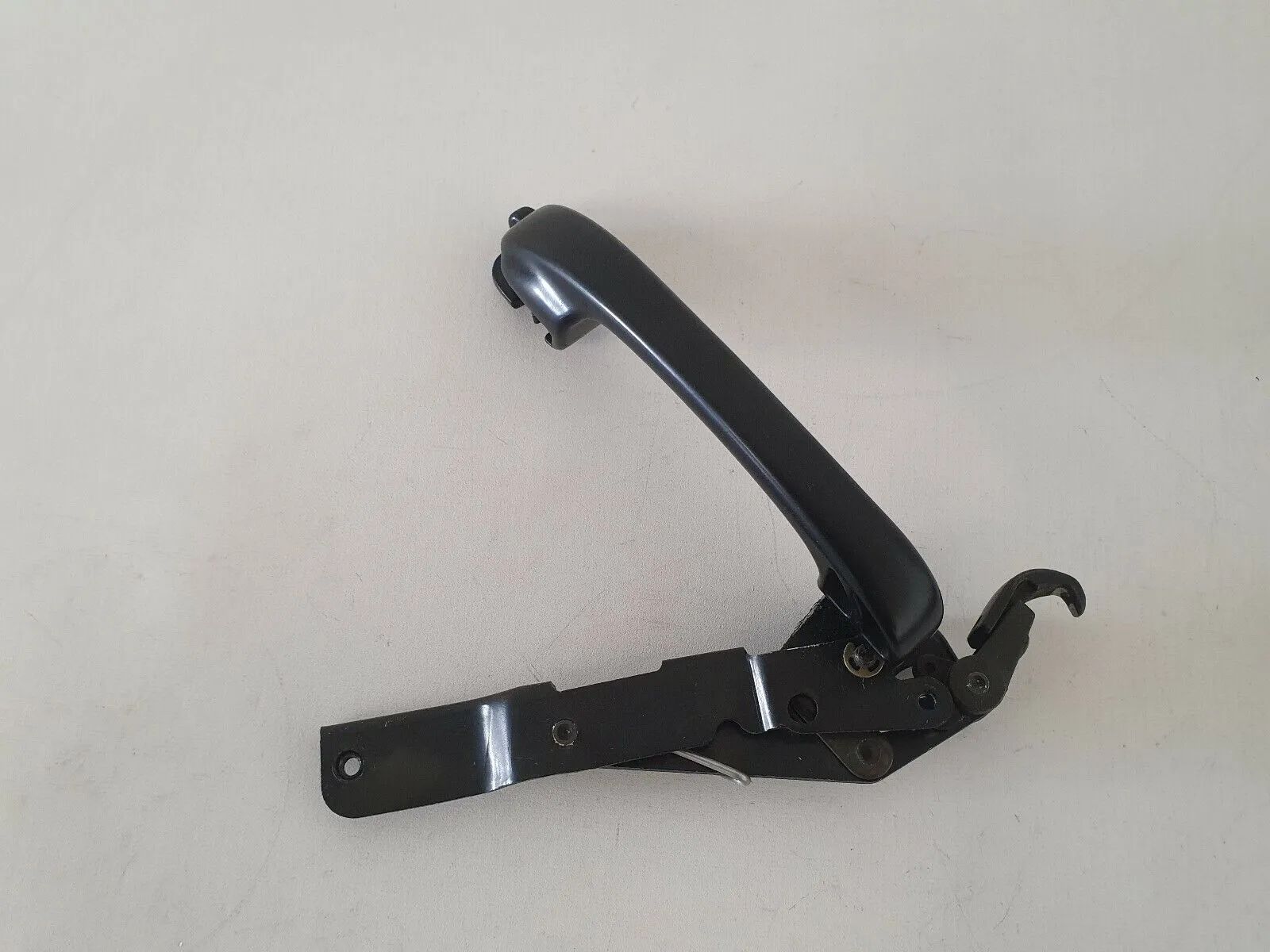 อะไหล่แท้ VW Golf 3 / 4 Cabrio ตัวล็อคมือจับหลังคาเปิดฝั่งขวา รหัส 1E0871384