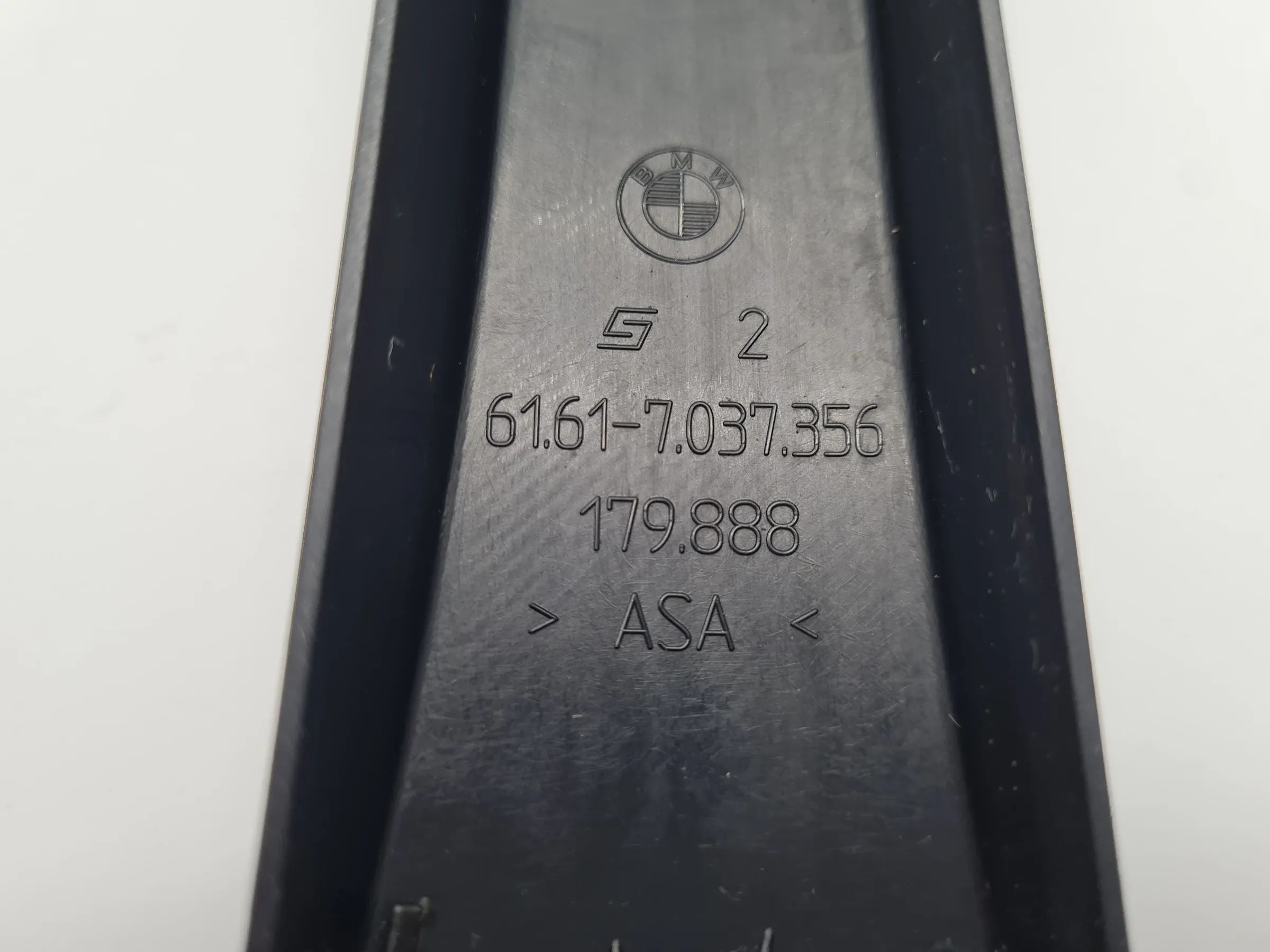 Original BMW 5er (E60/E61) Wischerabdeckung Vorne Links 61.61-7 037 356