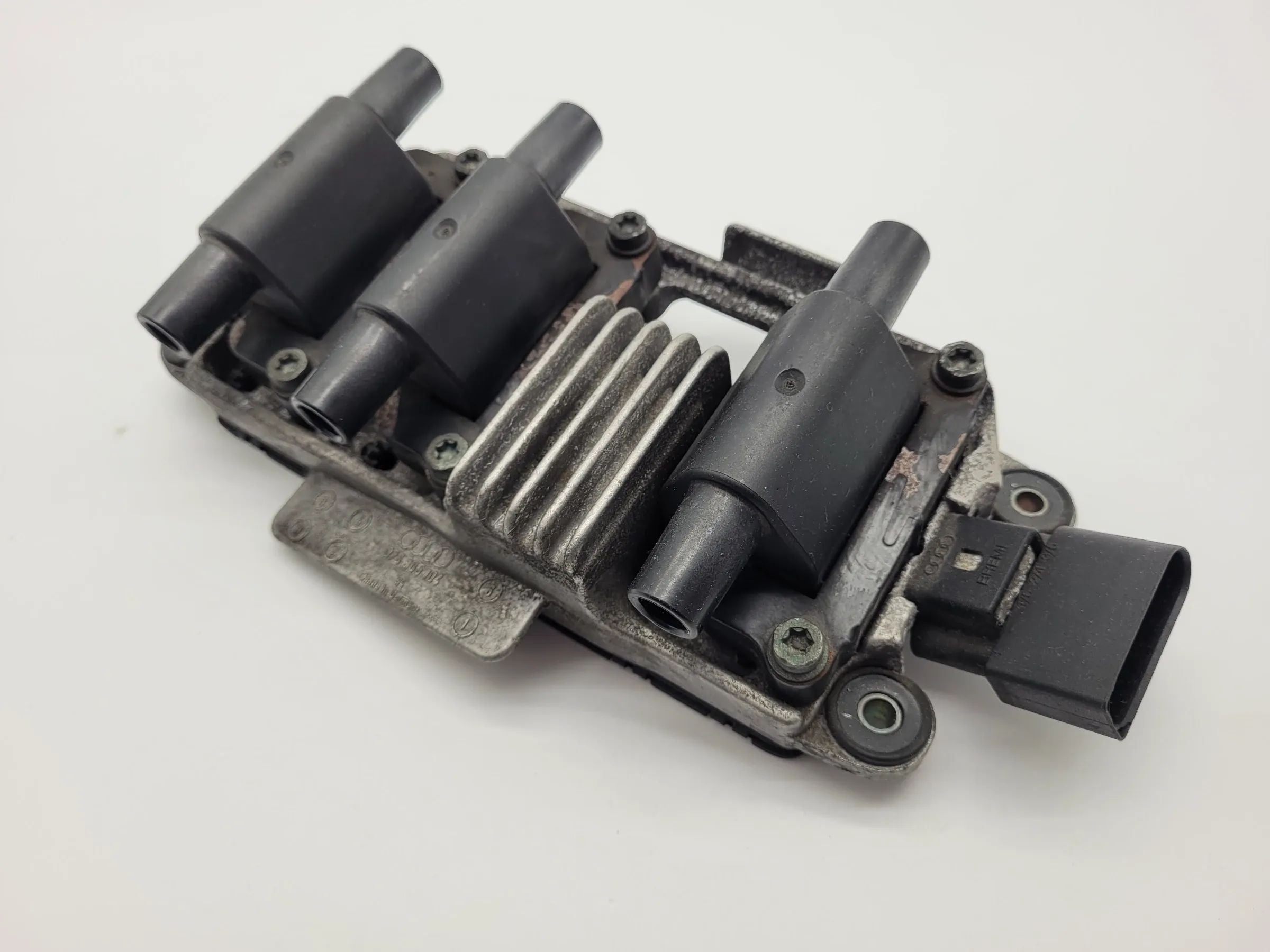 Original Audi A4/A6 VW Passat Zündspule 078905104