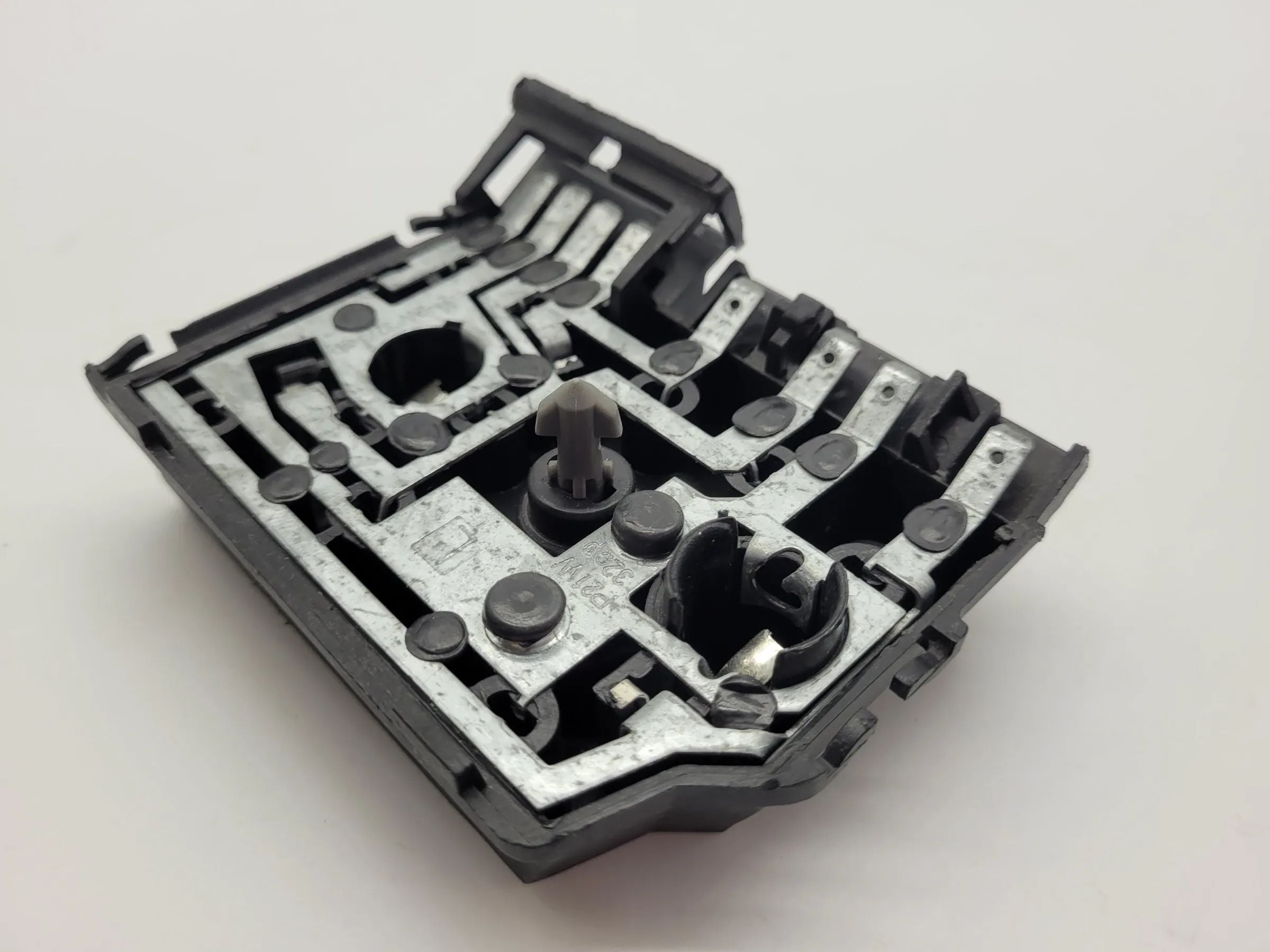 Original Audi A80 Rückleuchte / Rücklicht Lampenträger Links 29.63.21.01