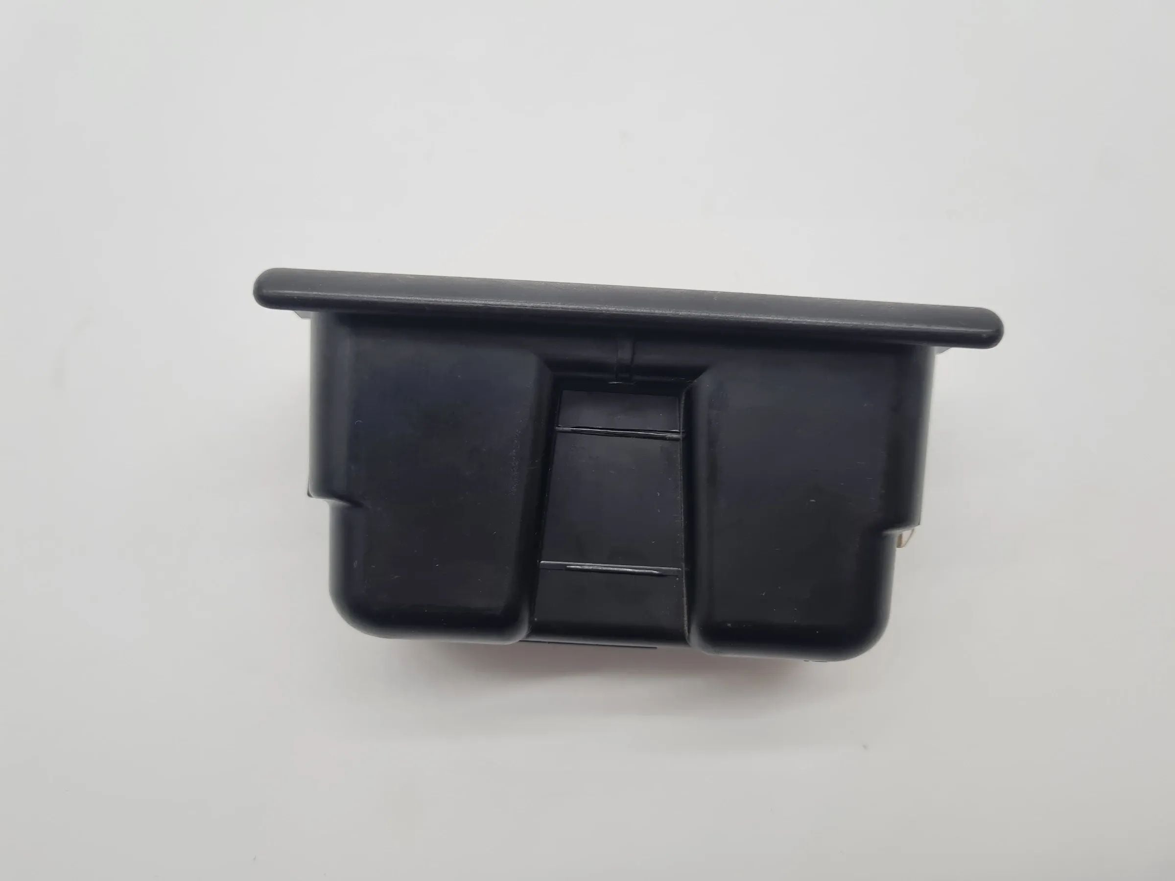 Original Opel Vectra C / Signum (Z03/Z02) Aschenebechereinsatz 24443186