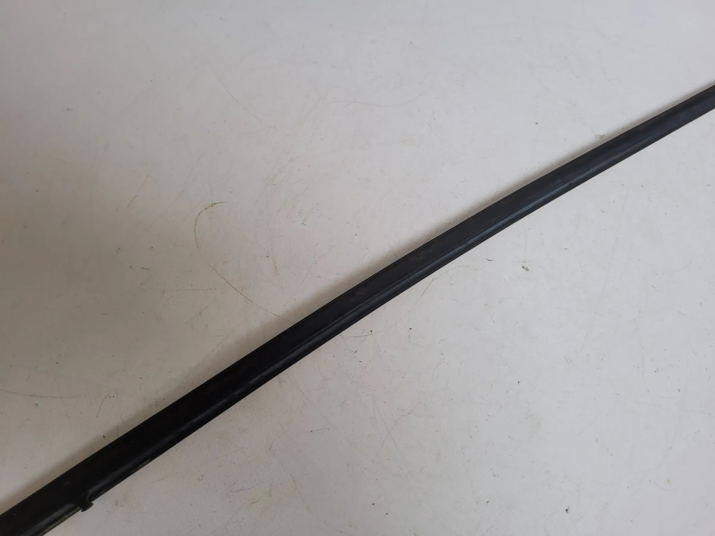 Original Mercedes C-Klasse CL203 Leiste Dichtung Rechts A2036983098