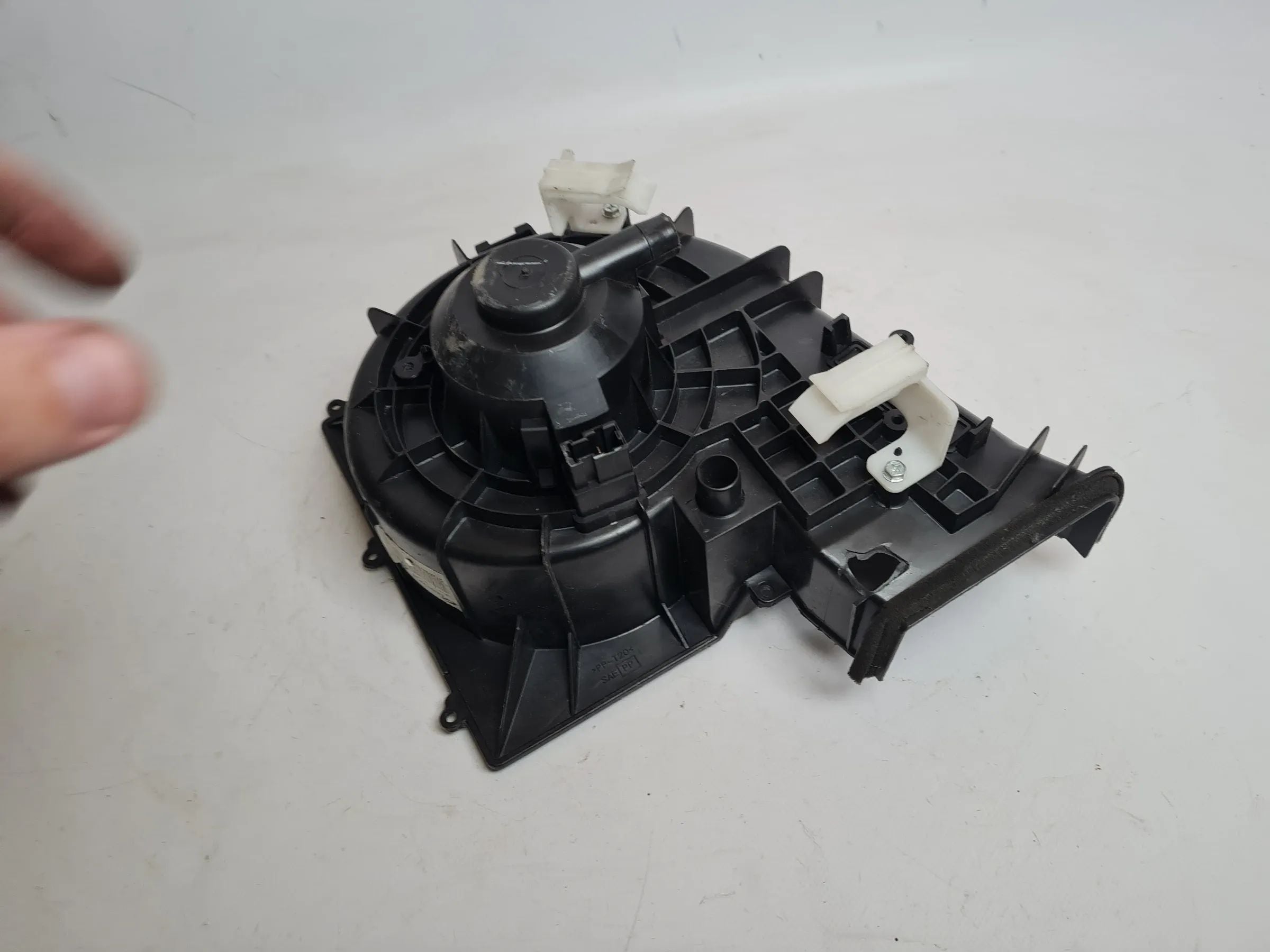 Original Nissan Primera P12 Gebläsemotor 27200AV603