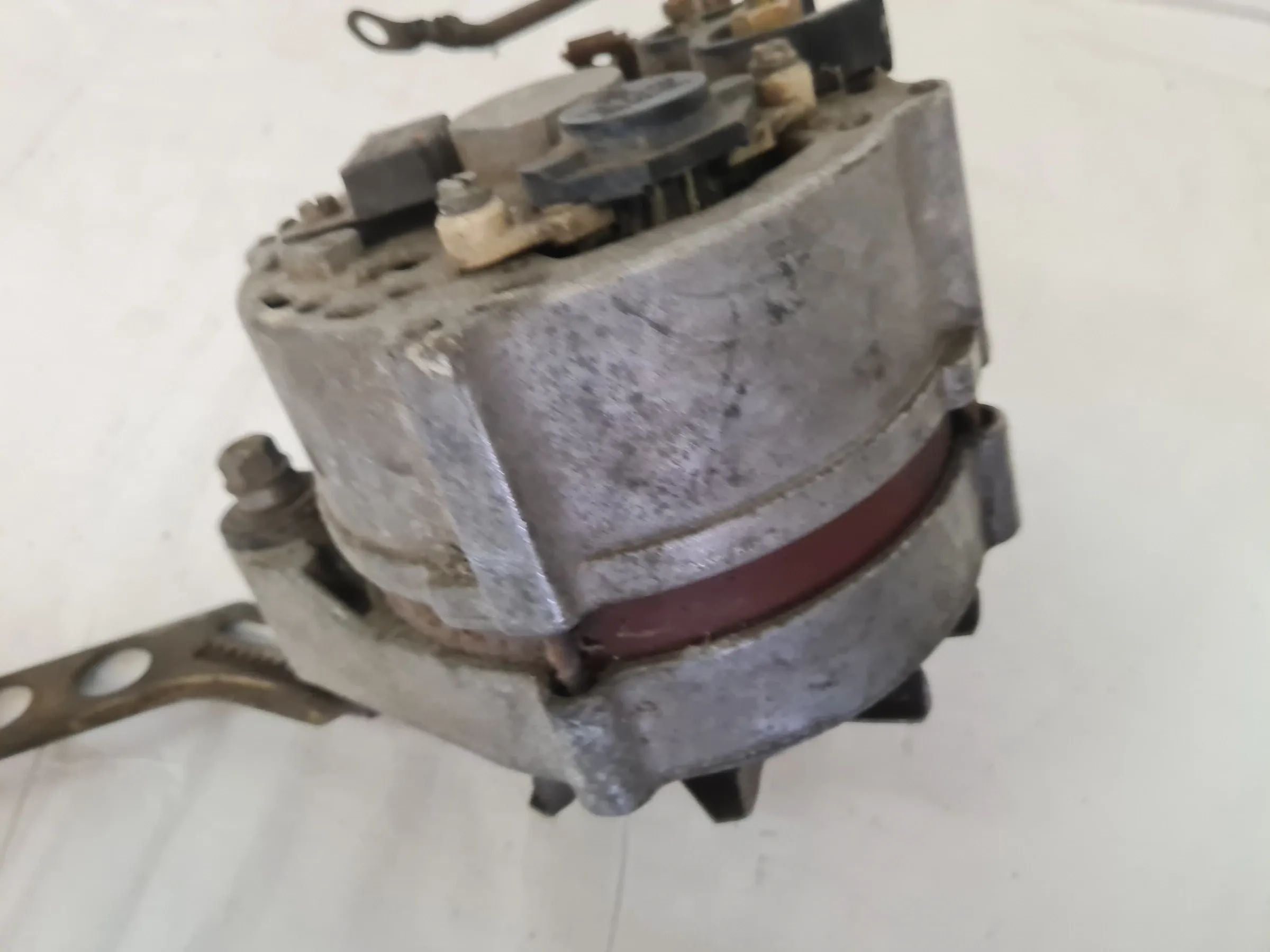 Original BMW 3/5 E28/E30 Bosch Lichtmaschine 0120469617
