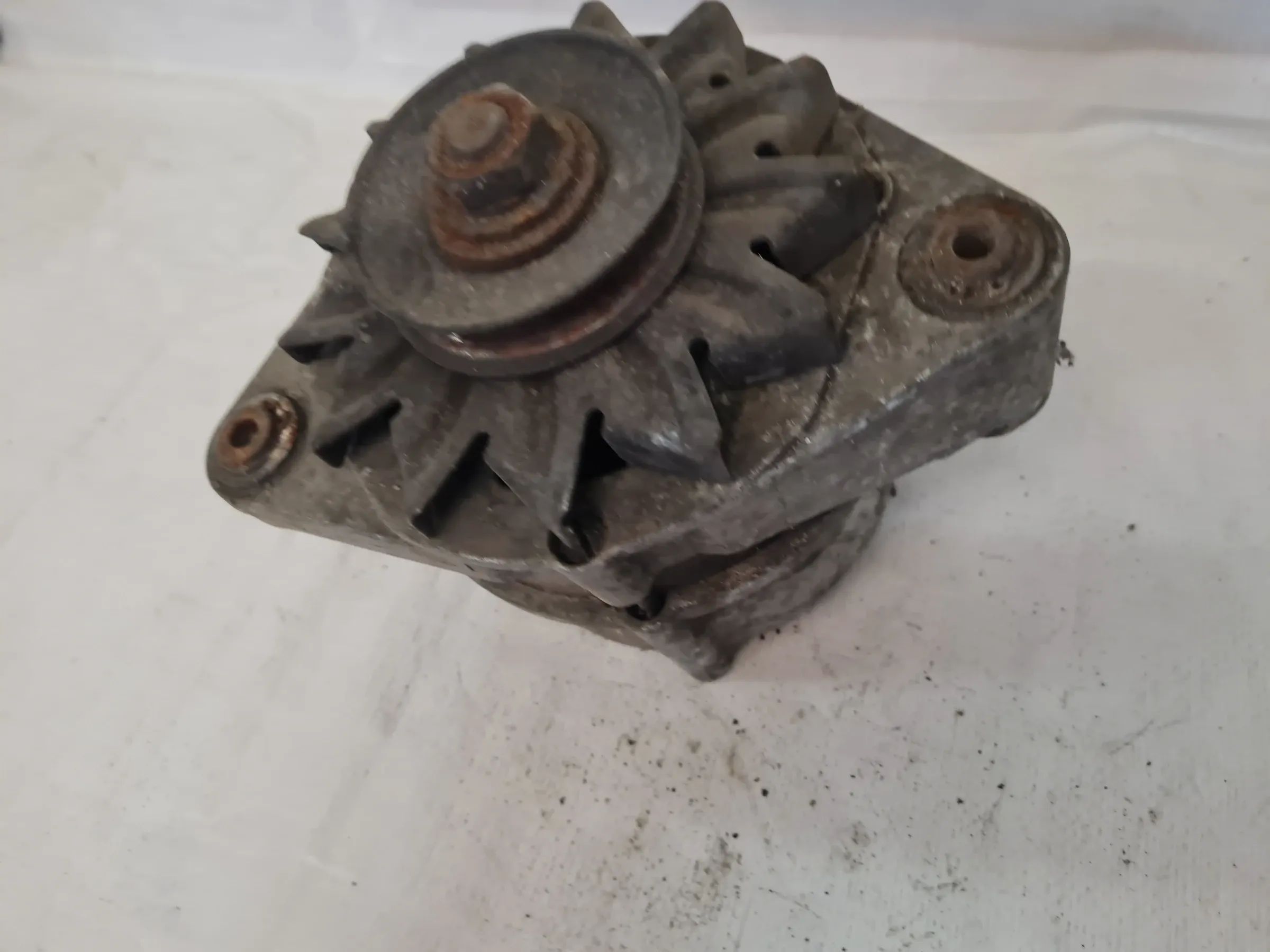 Original BMW 3/5 E21/E28/E30 Bosch Lichtmaschine 0120489030