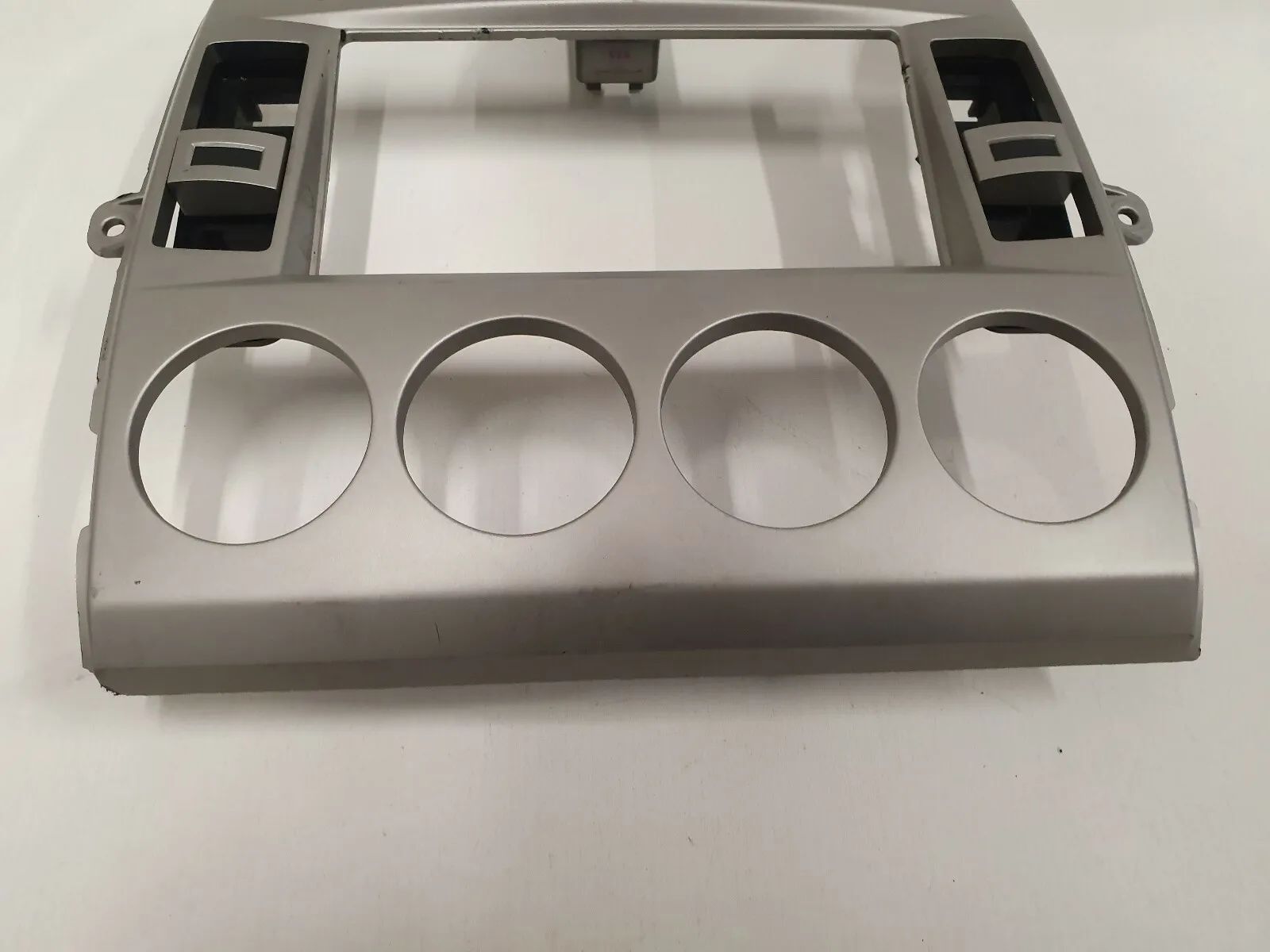 กรอบติดตั้งกลาง Kia Carnival II K42 ปี 2006 รุ่น OK53B55310