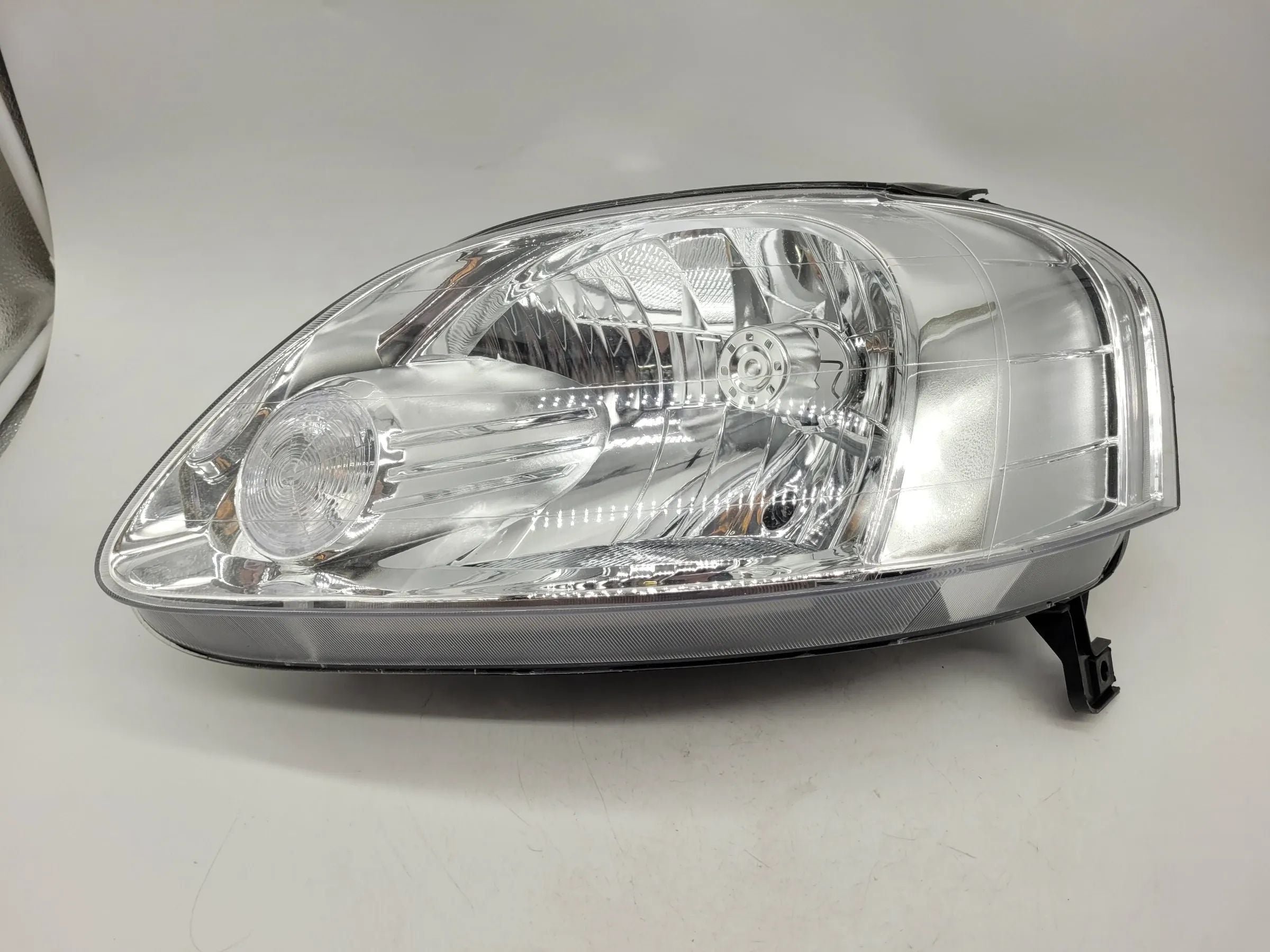 VW FOX 5Z Faros/Iluminación Delantera Izquierda 08-441-11A4L-M Original