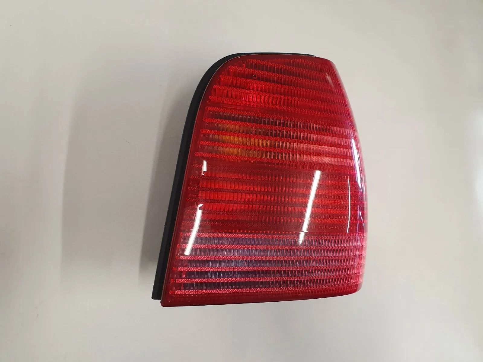 Фонарь задний правый VW Поло 6N 2001 6N0945096H задний свет K24 Auto-veritas
